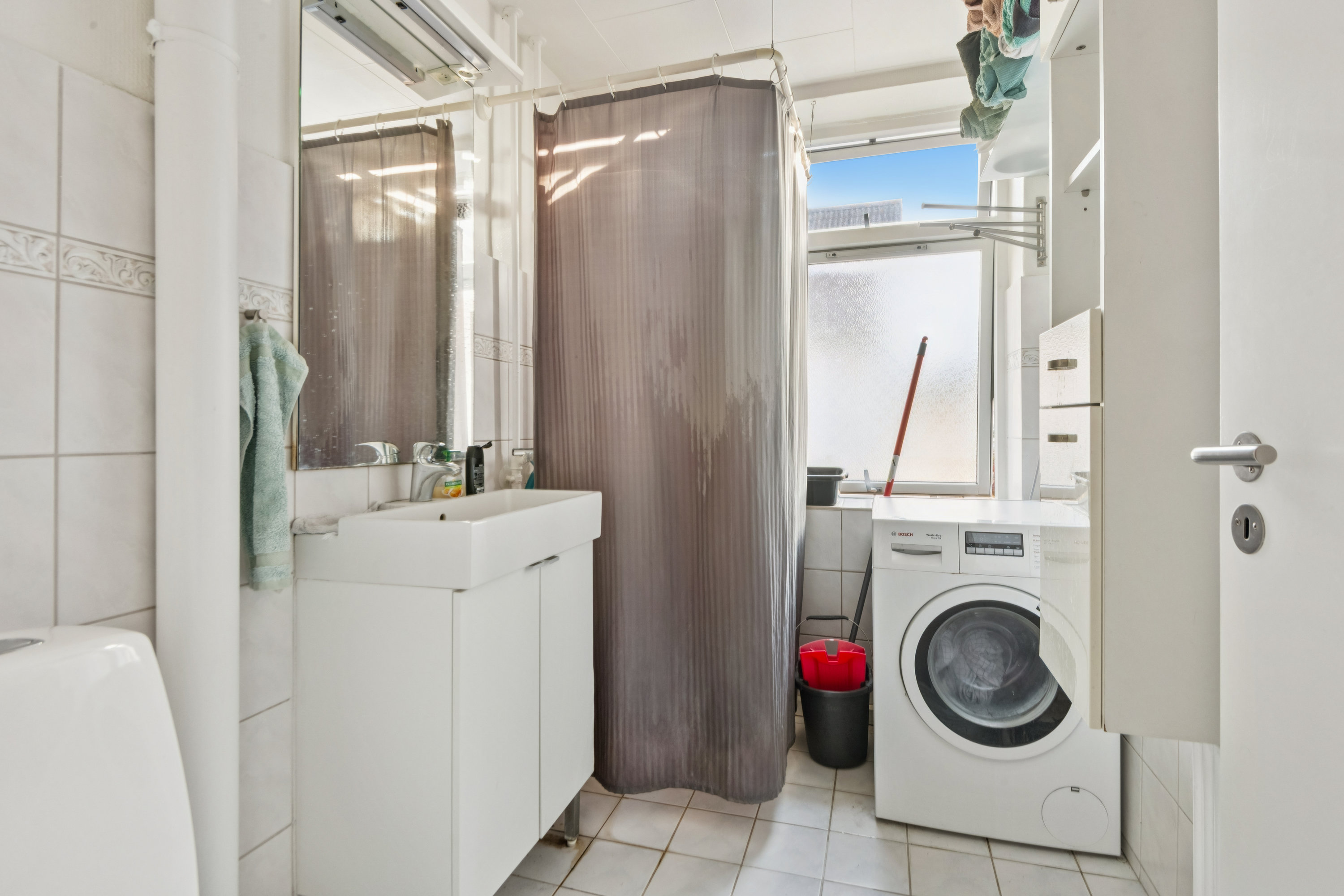 Fremhævet badeværelse billede i fuldskærmstilstand. Billede af Niels Ebbesens Gade 10, 1., 9000 Aalborg