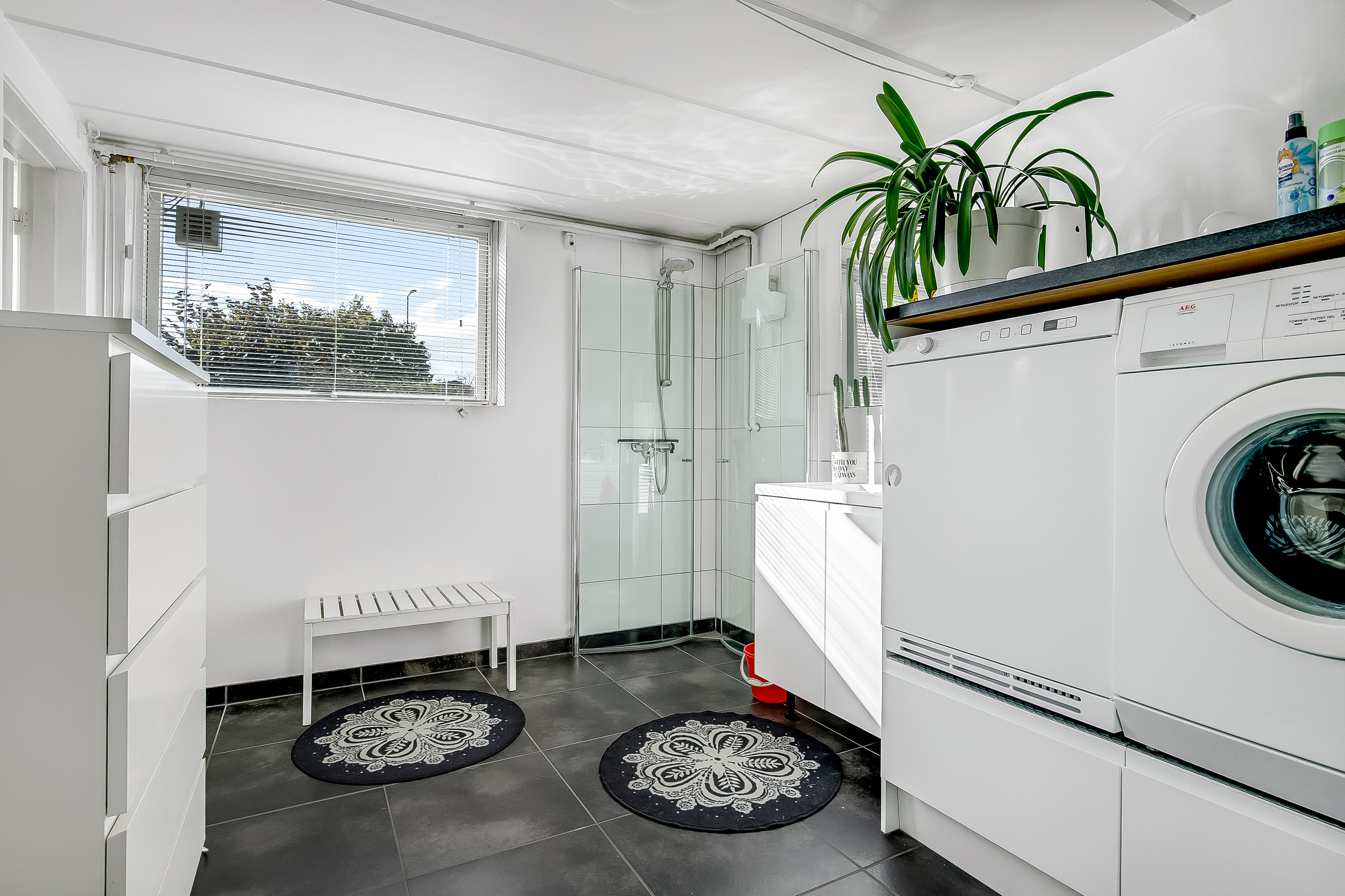 Fremhævet vaskerum/baderum, kælder billede i fuldskærmstilstand. Billede af Grønkjærsvej 42, Erritsø, 7000 Fredericia