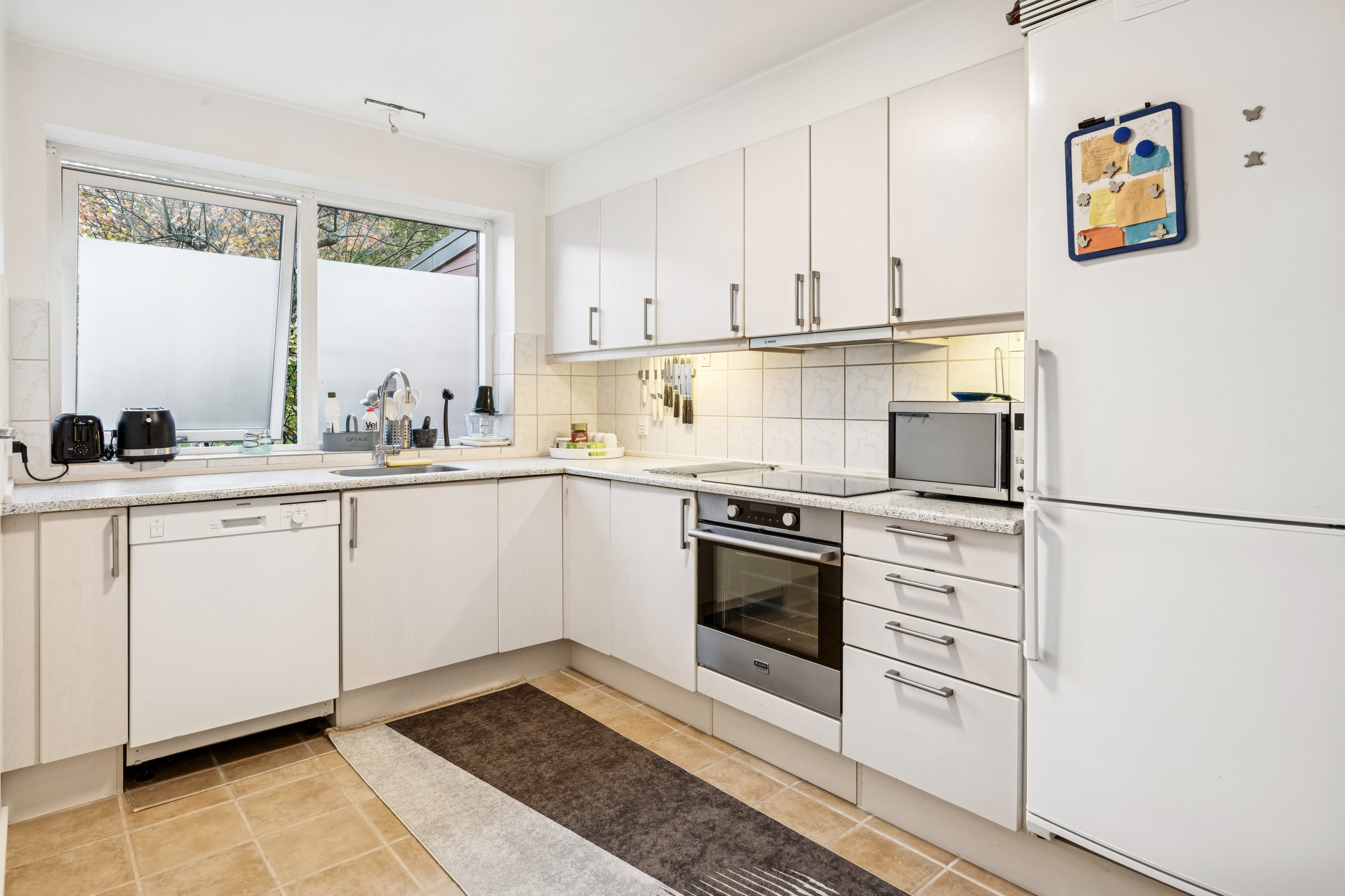 Fremhævet køkken billede i fuldskærmstilstand. Billede af Robinievej 61, 2620 Albertslund