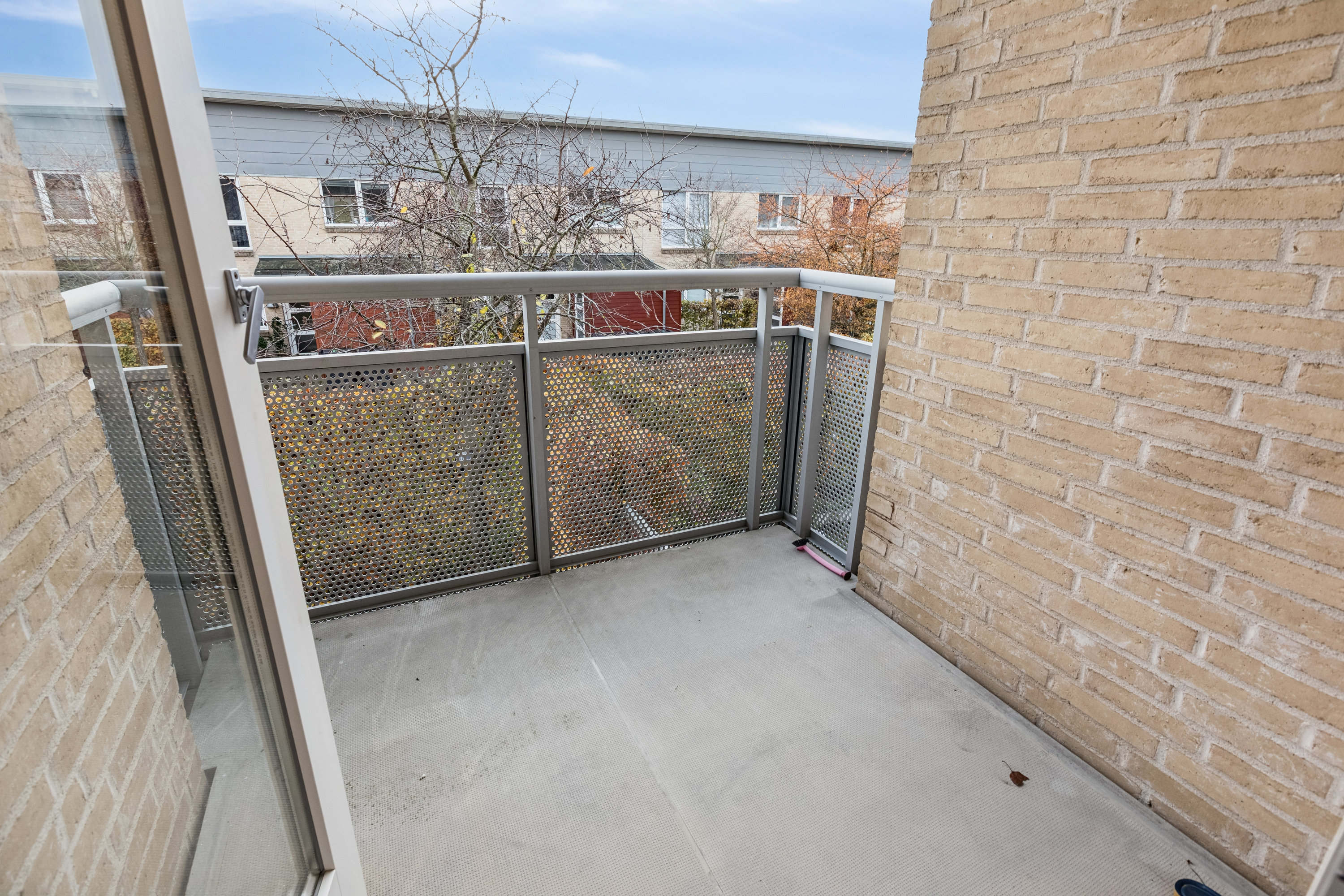 Fremhævet altan billede i fuldskærmstilstand. Billede af Robinievej 61, 2620 Albertslund