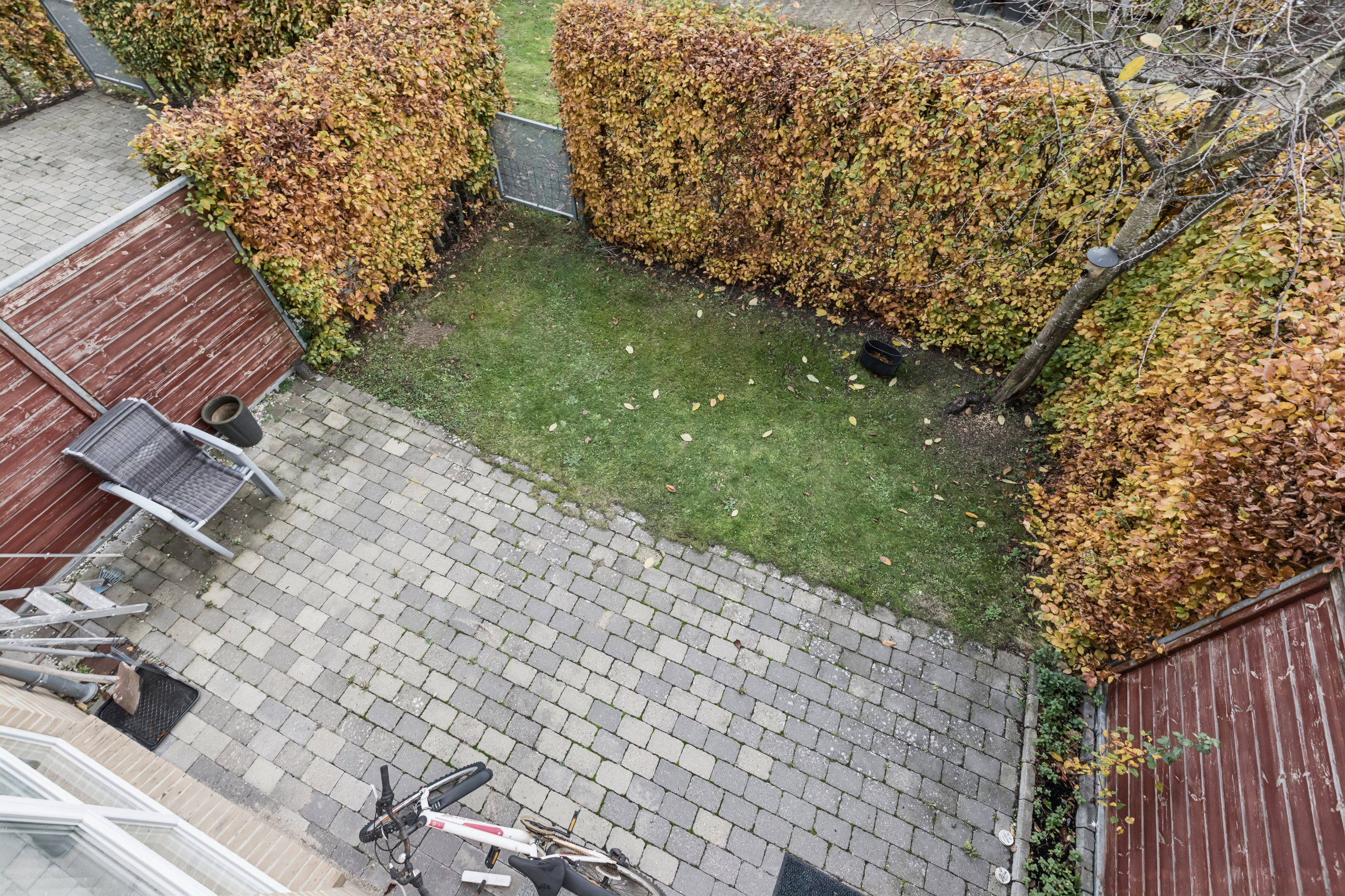 Fremhævet gårdmiljø billede i fuldskærmstilstand. Billede af Robinievej 61, 2620 Albertslund