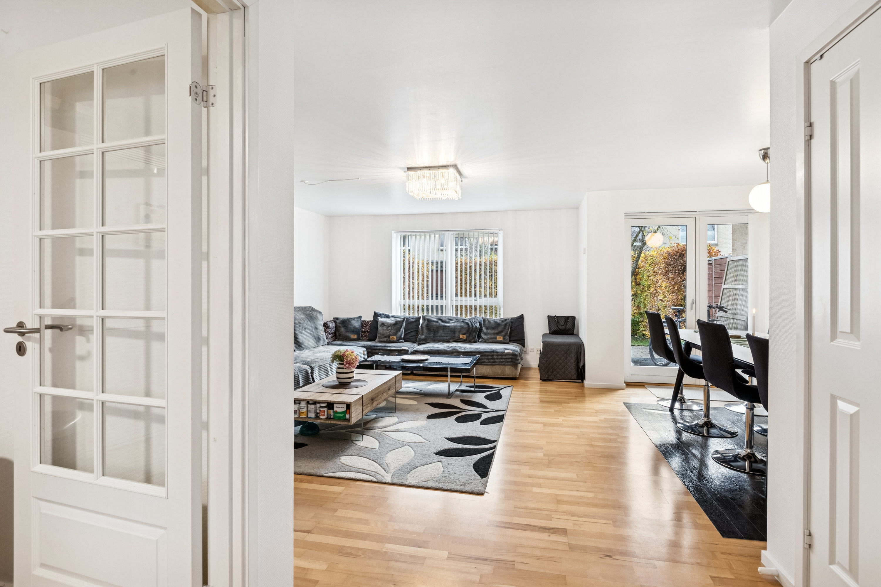 Fremhævet stue billede i fuldskærmstilstand. Billede af Robinievej 61, 2620 Albertslund