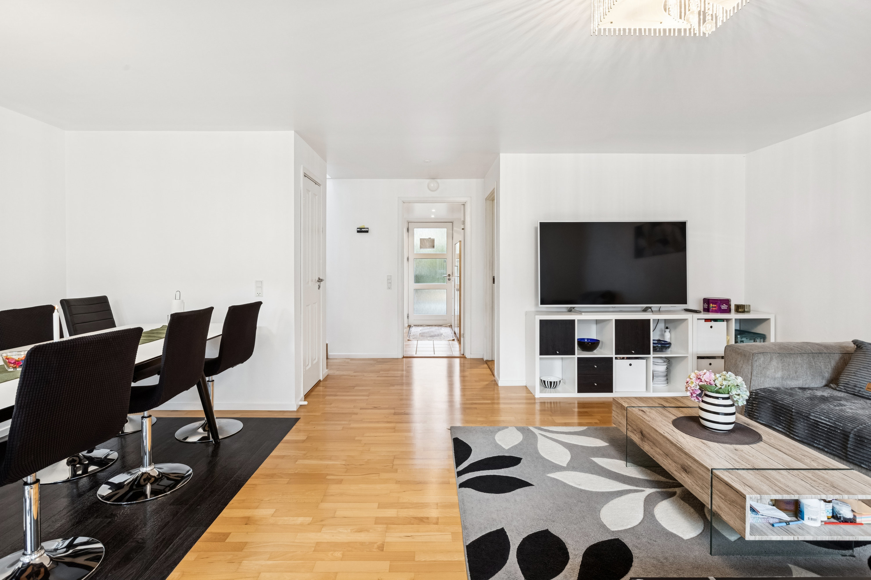 Fremhævet stue billede i fuldskærmstilstand. Billede af Robinievej 61, 2620 Albertslund