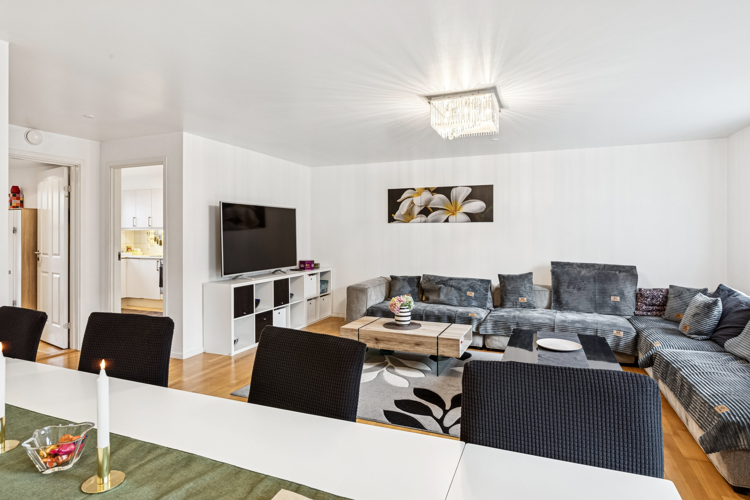 Fremhævet stue billede i fuldskærmstilstand. Billede af Robinievej 61, 2620 Albertslund