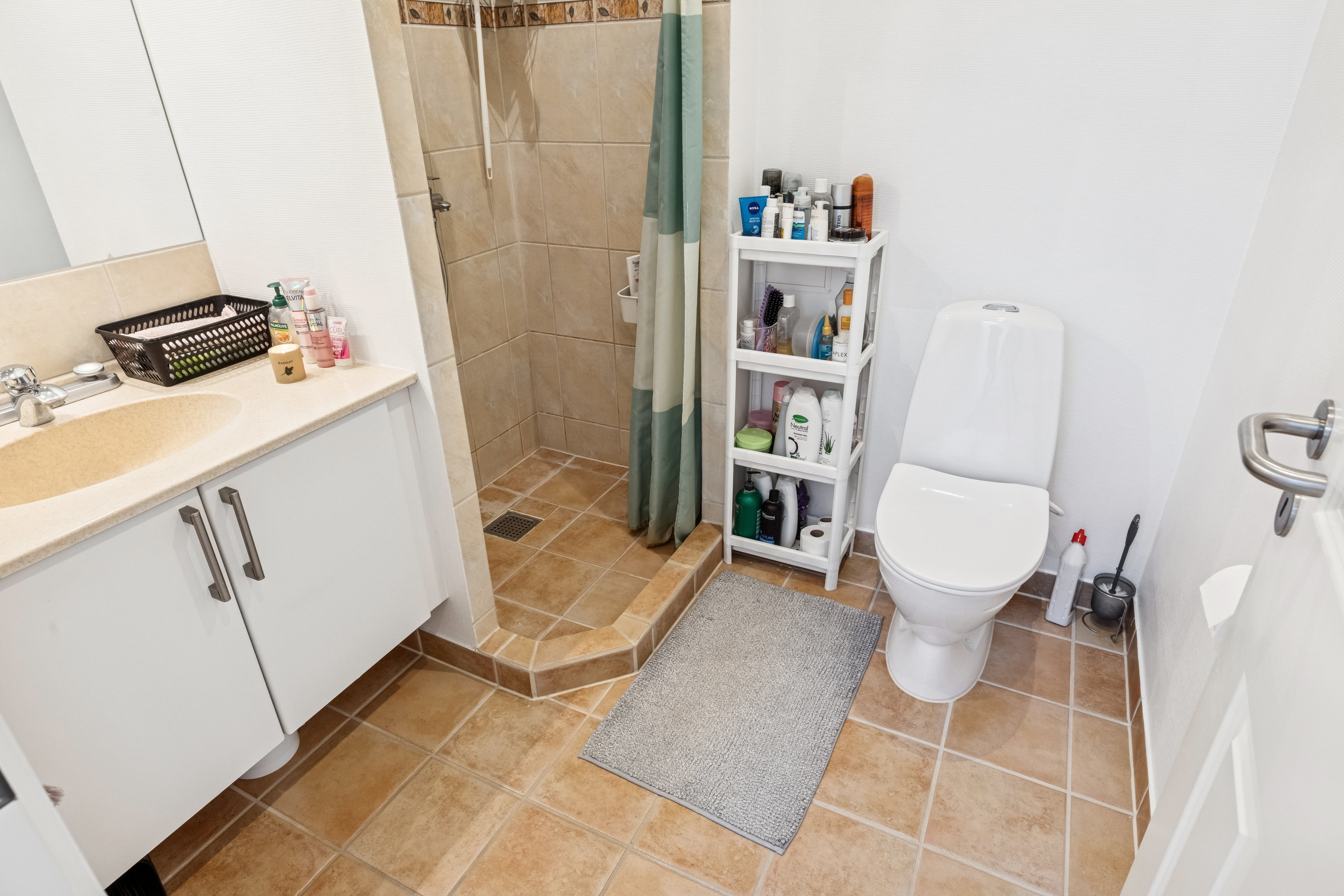 Fremhævet badeværelse billede i fuldskærmstilstand. Billede af Robinievej 61, 2620 Albertslund