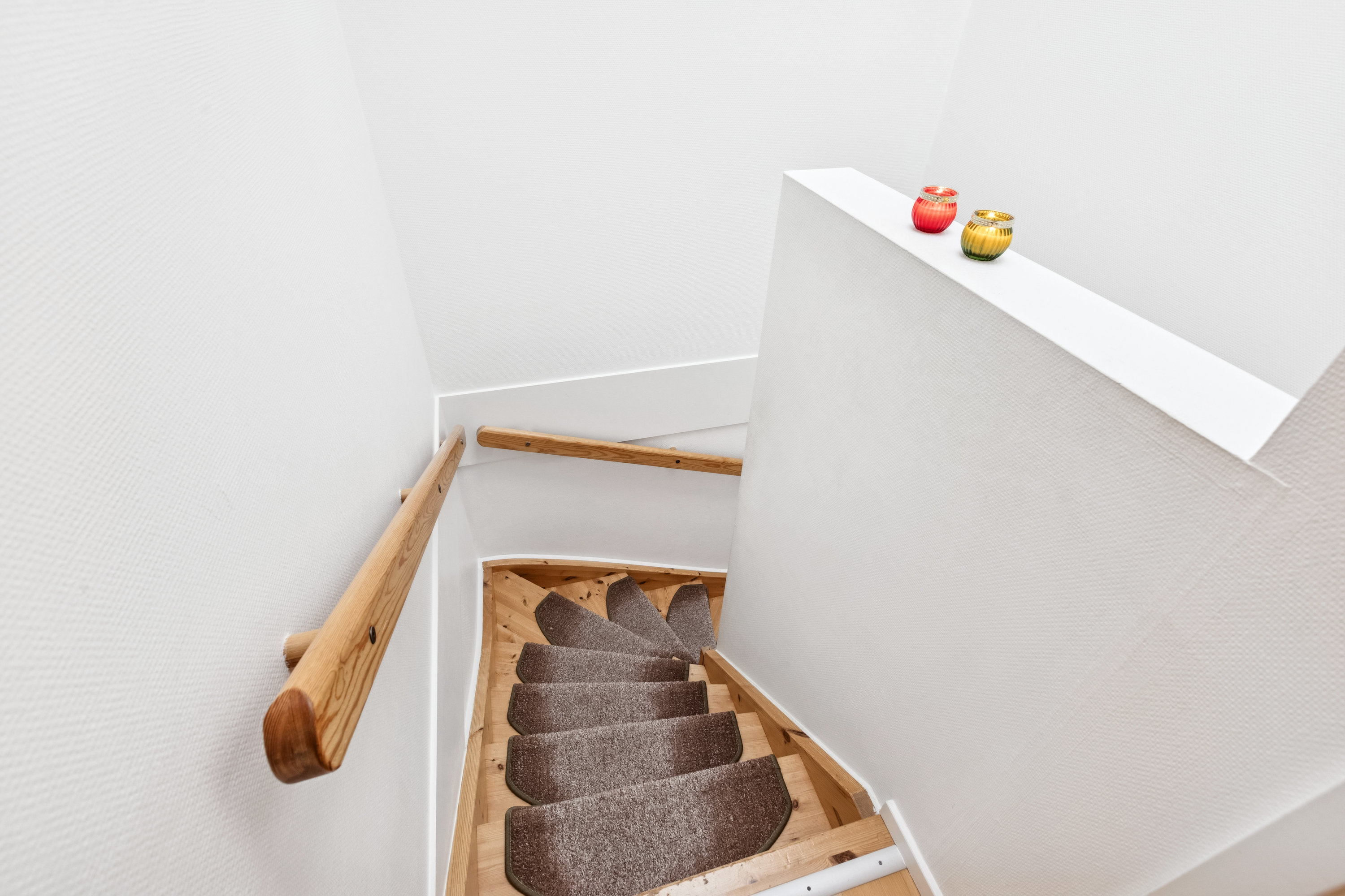 Fremhævet trappe billede i fuldskærmstilstand. Billede af Robinievej 61, 2620 Albertslund