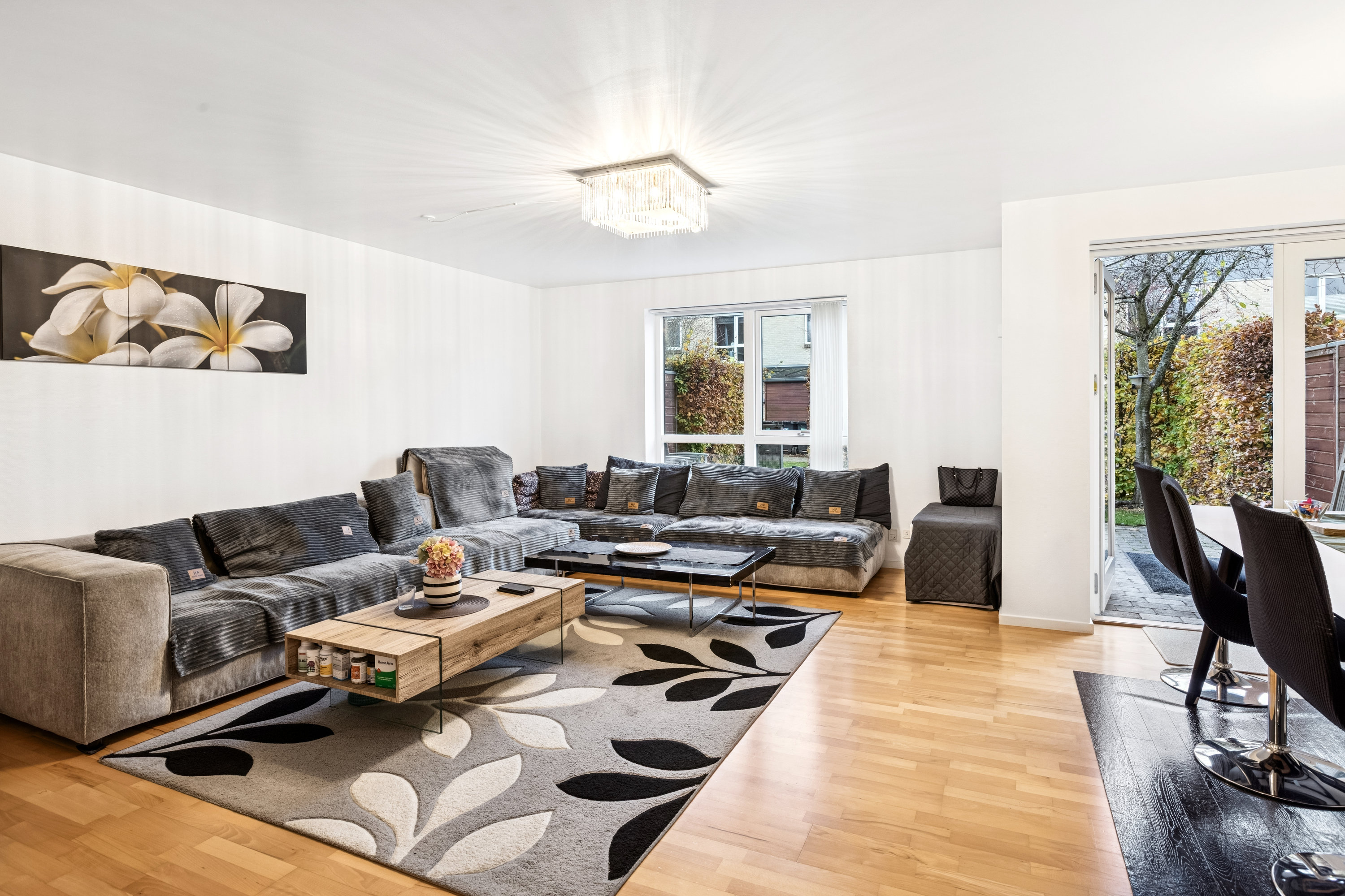 Fremhævet stue billede i fuldskærmstilstand. Billede af Robinievej 61, 2620 Albertslund