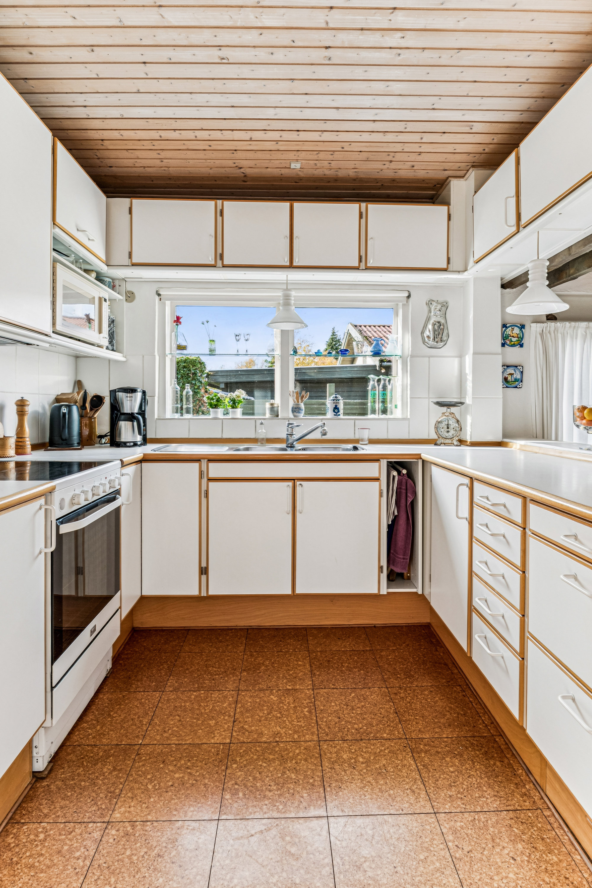 Fremhævet køkken billede i fuldskærmstilstand. Billede af Havfruevej 10, 2730 Herlev