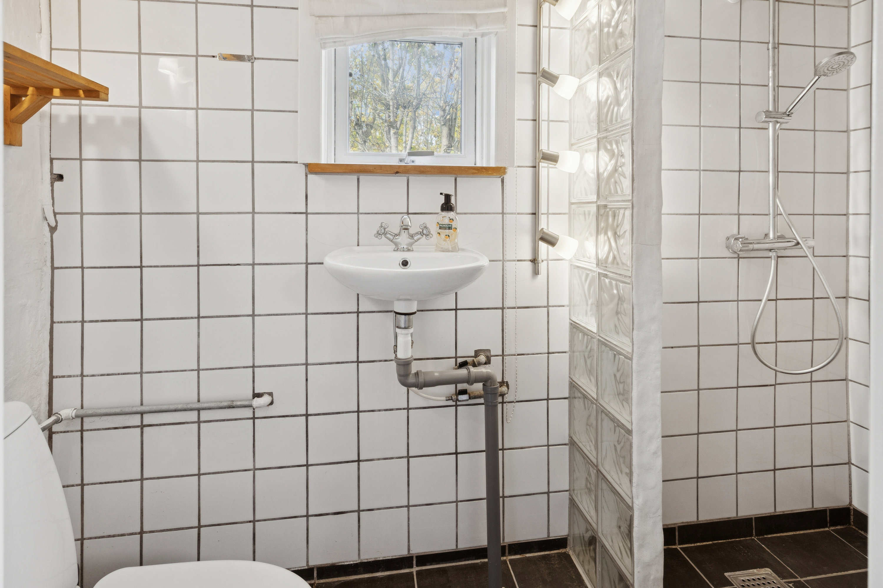 Fremhævet badeværelse billede i fuldskærmstilstand. Billede af Egtvedvej 53, Bølling, 6040 Egtved