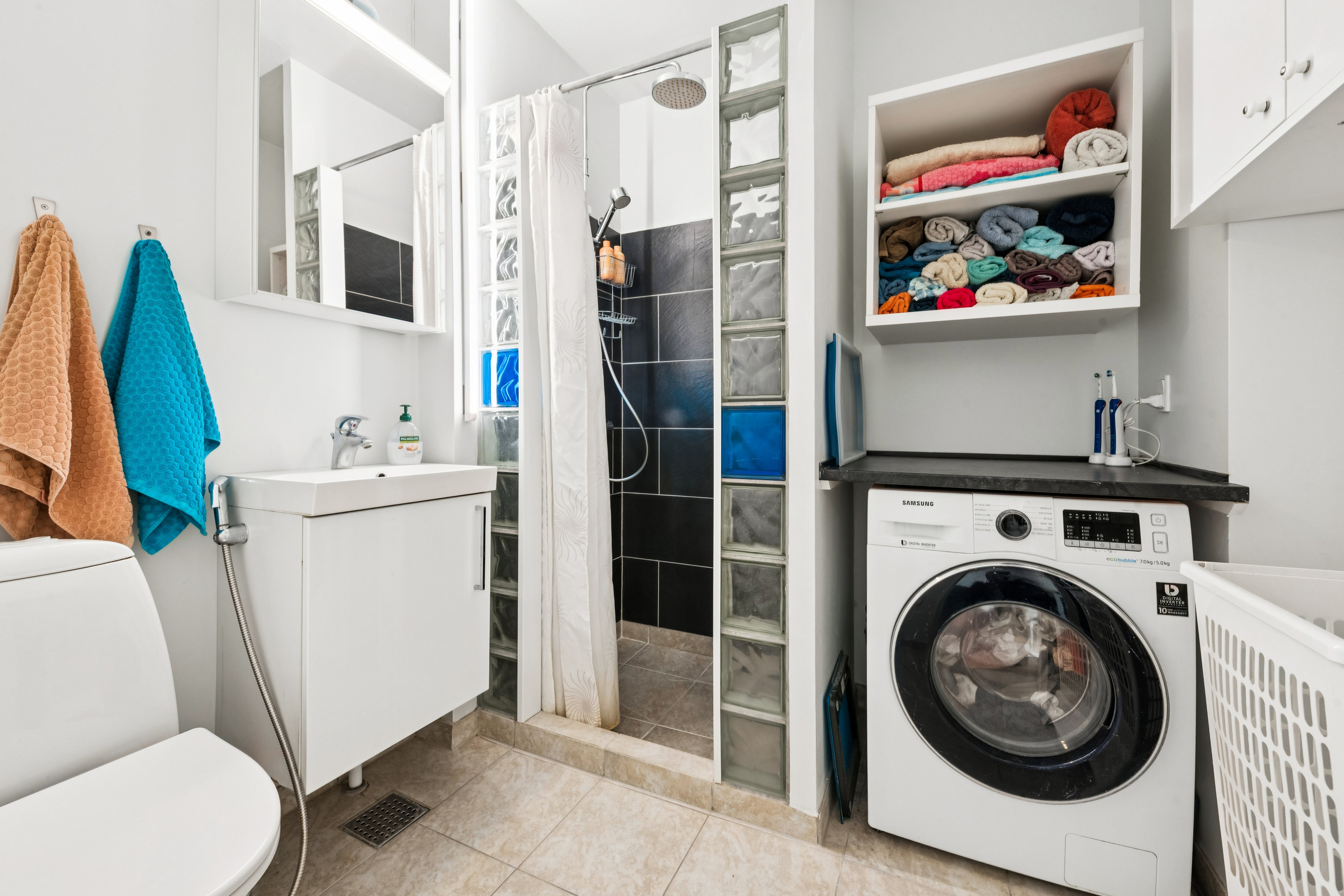 Fremhævet badeværelse billede i fuldskærmstilstand. Billede af Eremitageparken 361, st.. b., 2800 Kongens Lyngby