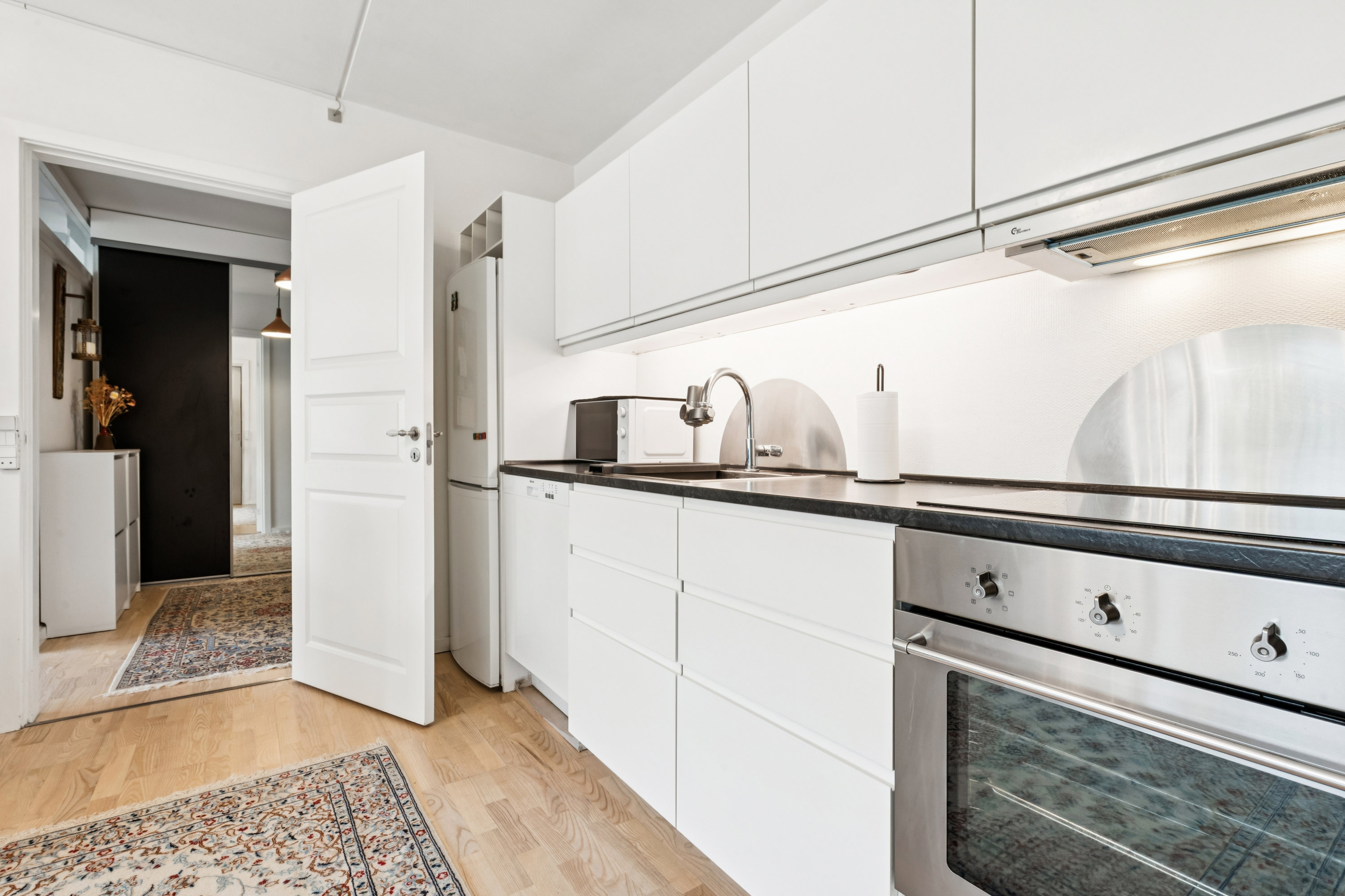 Miniaturebillede 2: køkken. Billede af Eremitageparken 361, st.. b., 2800 Kongens Lyngby