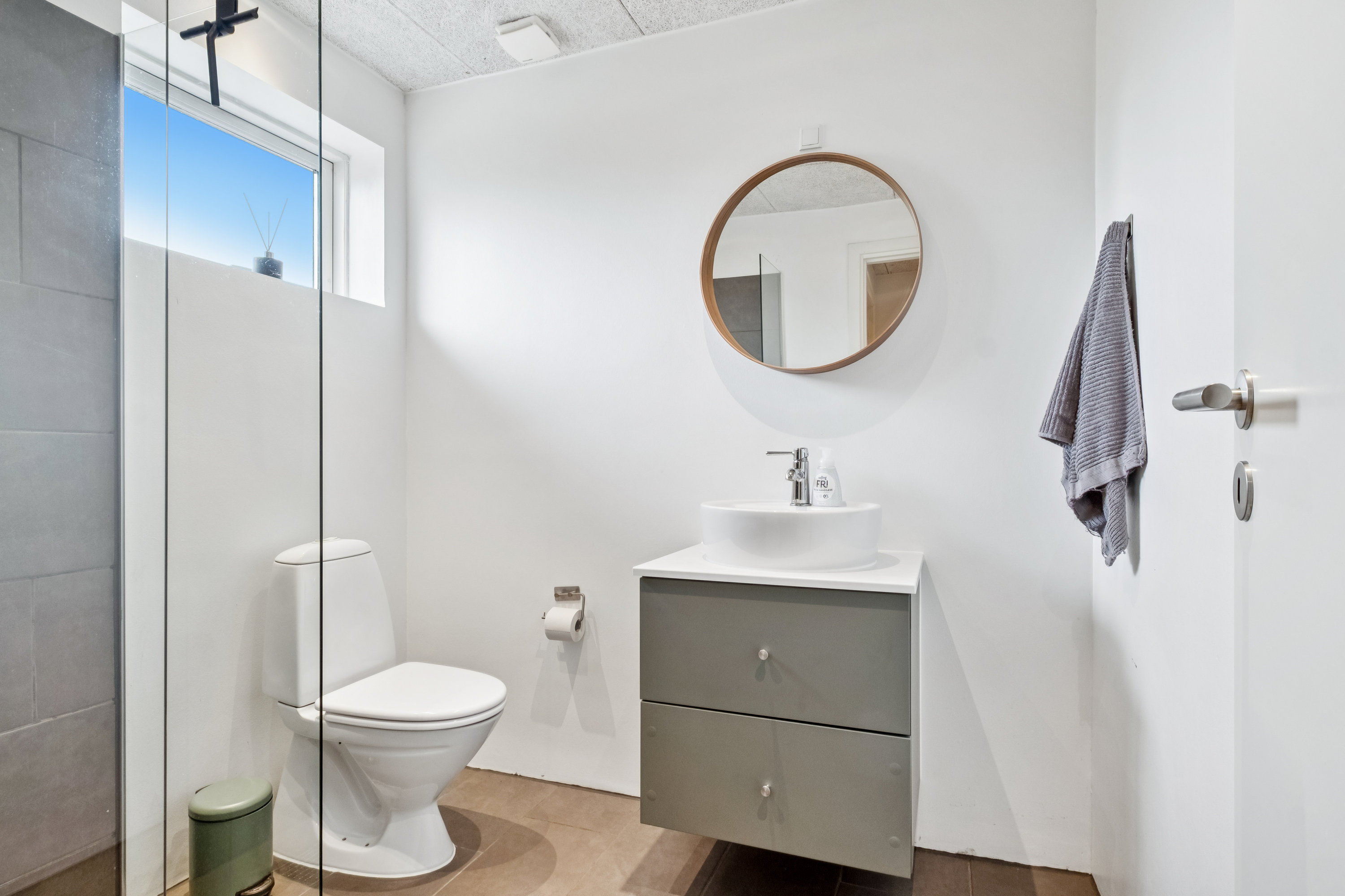 Fremhævet badeværelse billede i fuldskærmstilstand. Billede af Rødkløvervej 19, 8700 Horsens