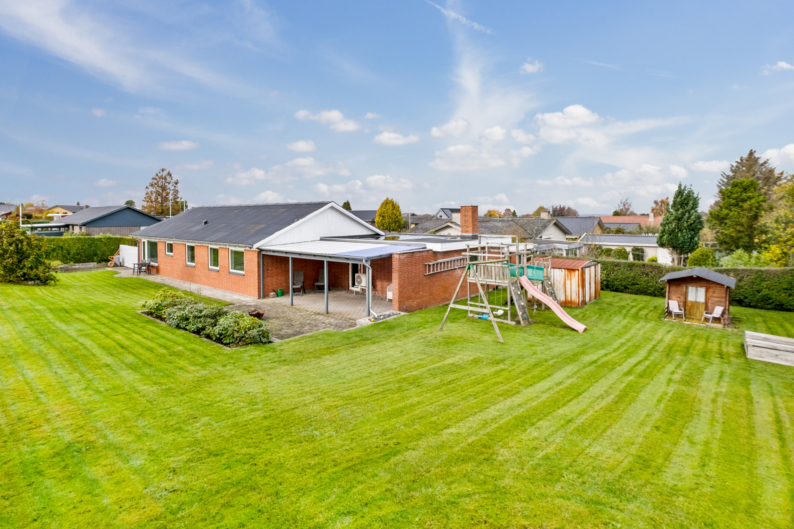 Fremhævet set fra haven billede i fuldskærmstilstand. Billede af Rødkløvervej 19, 8700 Horsens