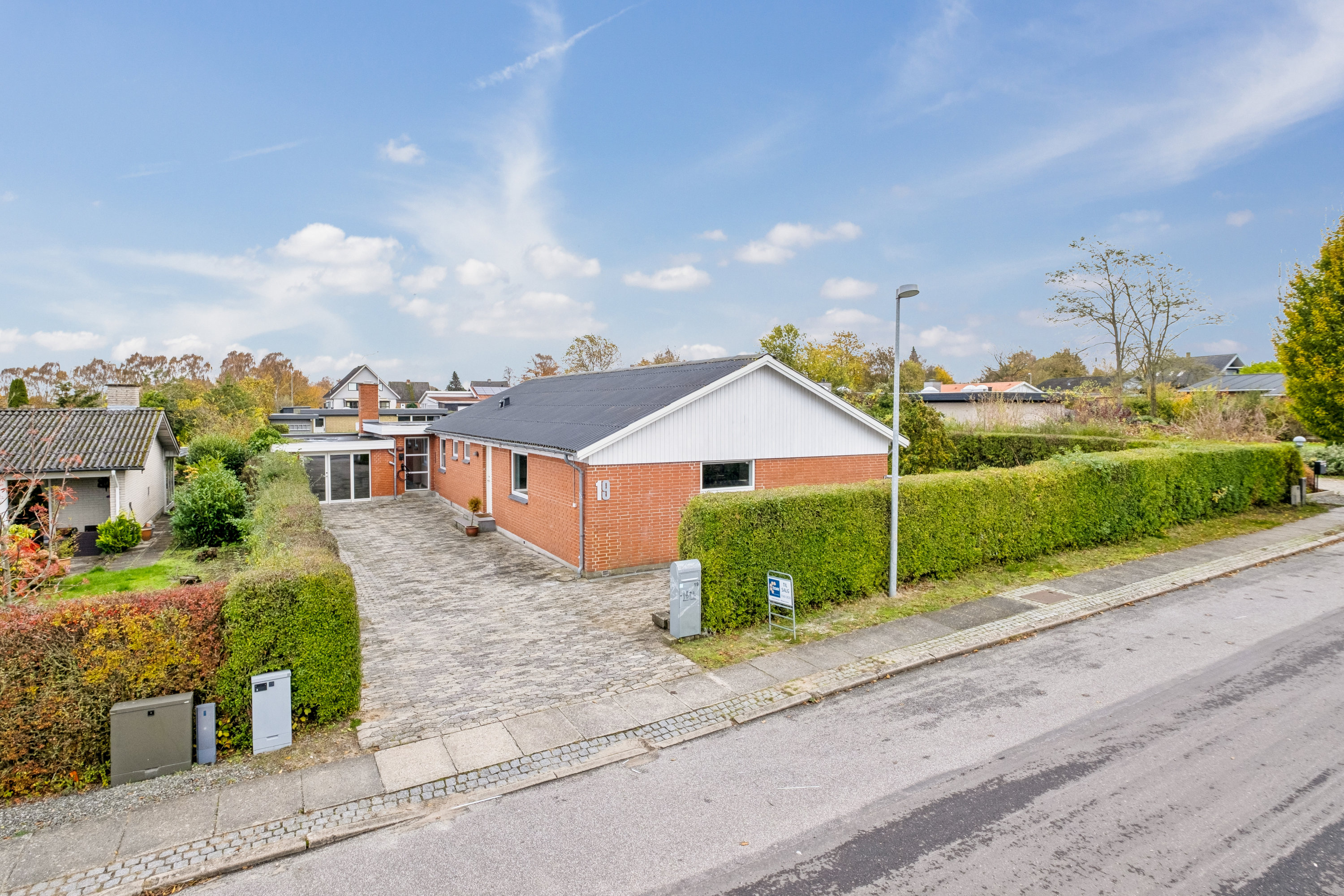 Fremhævet set fra vejen billede i fuldskærmstilstand. Billede af Rødkløvervej 19, 8700 Horsens