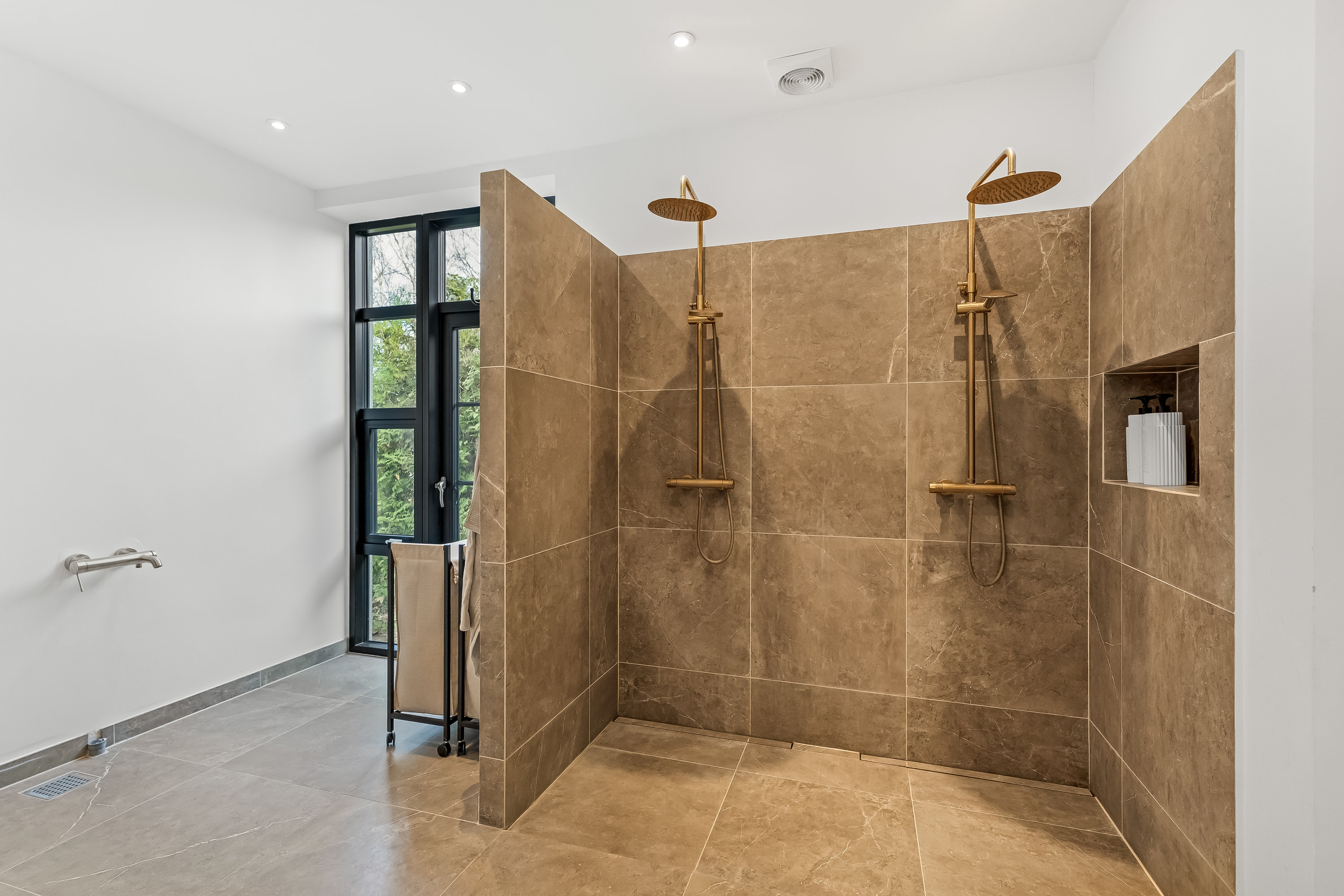 Fremhævet badeværelse billede i fuldskærmstilstand. Billede af Nr Alslev Langgade 62B, 4840 Nørre Alslev