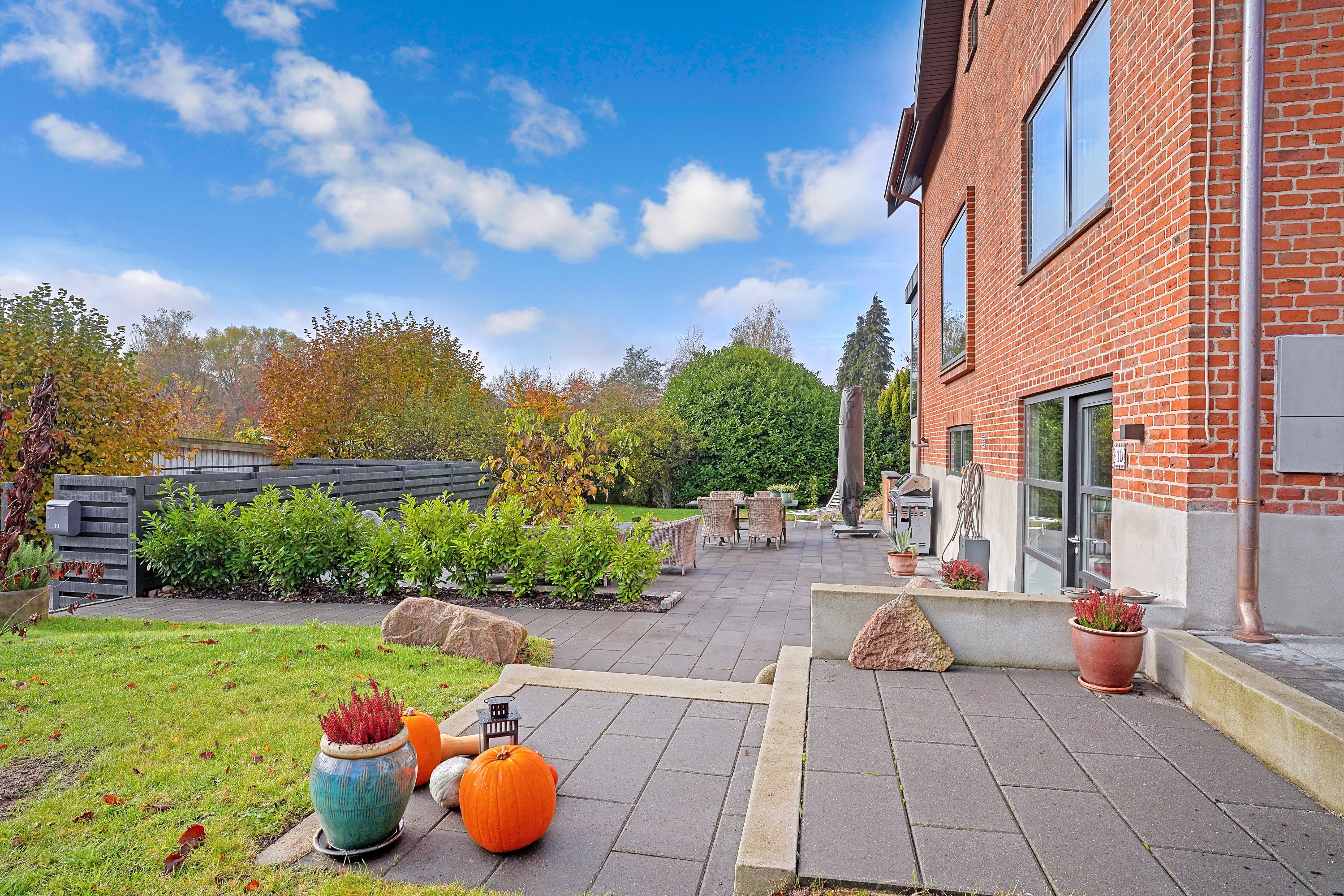 Fremhævet terrasse billede i fuldskærmstilstand. Billede af Holmegårdsvang 10, 3400 Hillerød