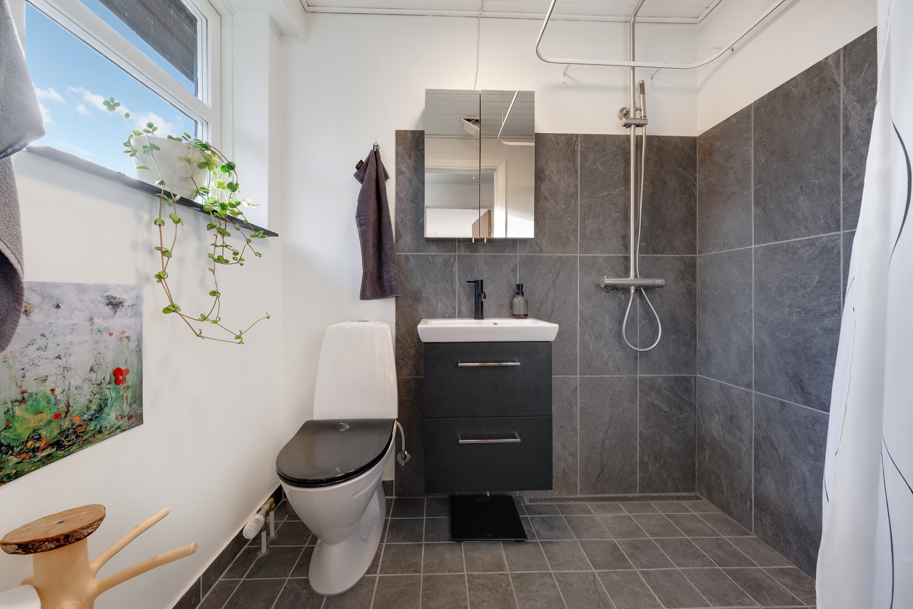 Fremhævet badeværelse billede i fuldskærmstilstand. Billede af Åsumvej 625, 5240 Odense NØ