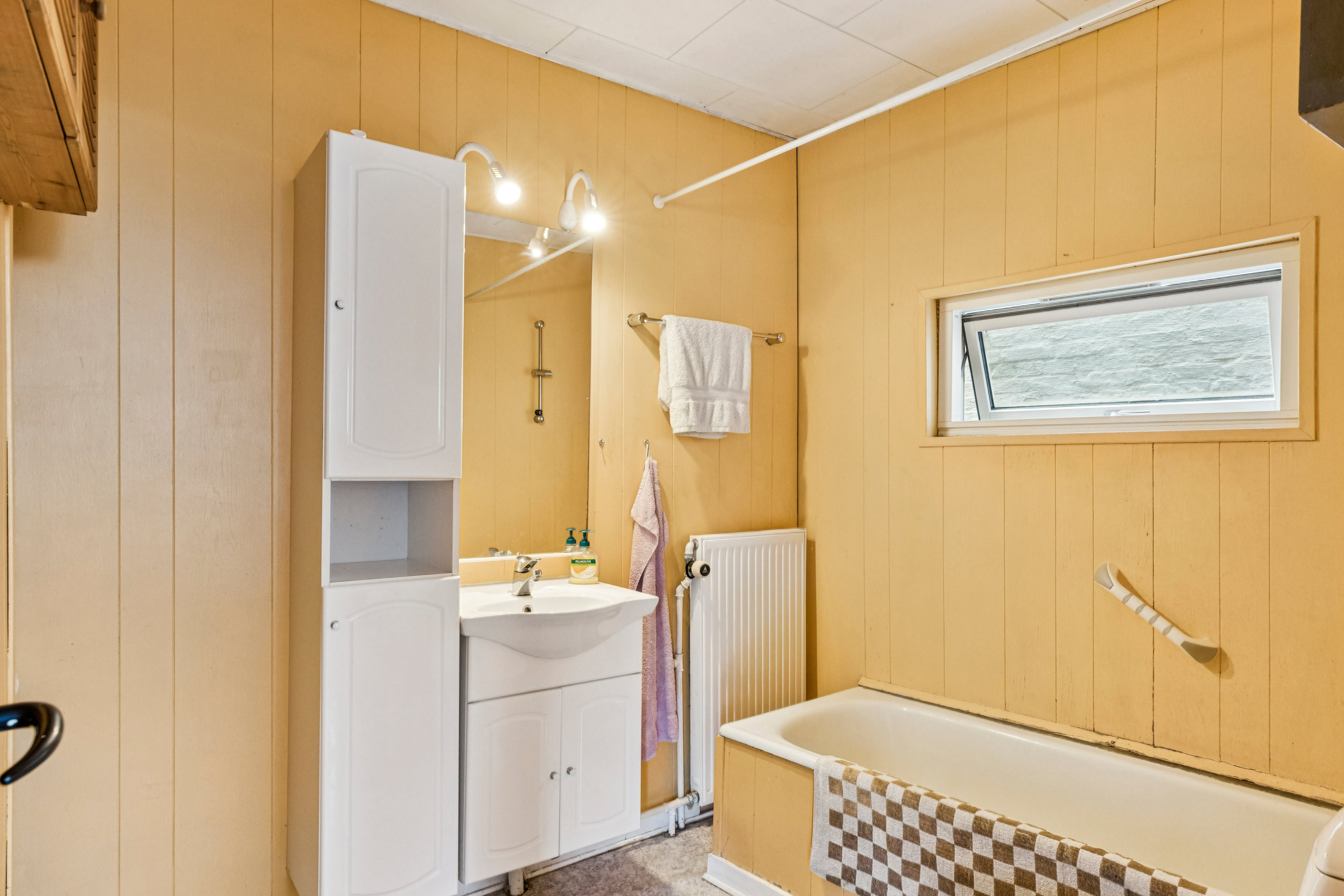 Fremhævet badeværelse billede i fuldskærmstilstand. Billede af Slotsgade 22, 6300 Gråsten