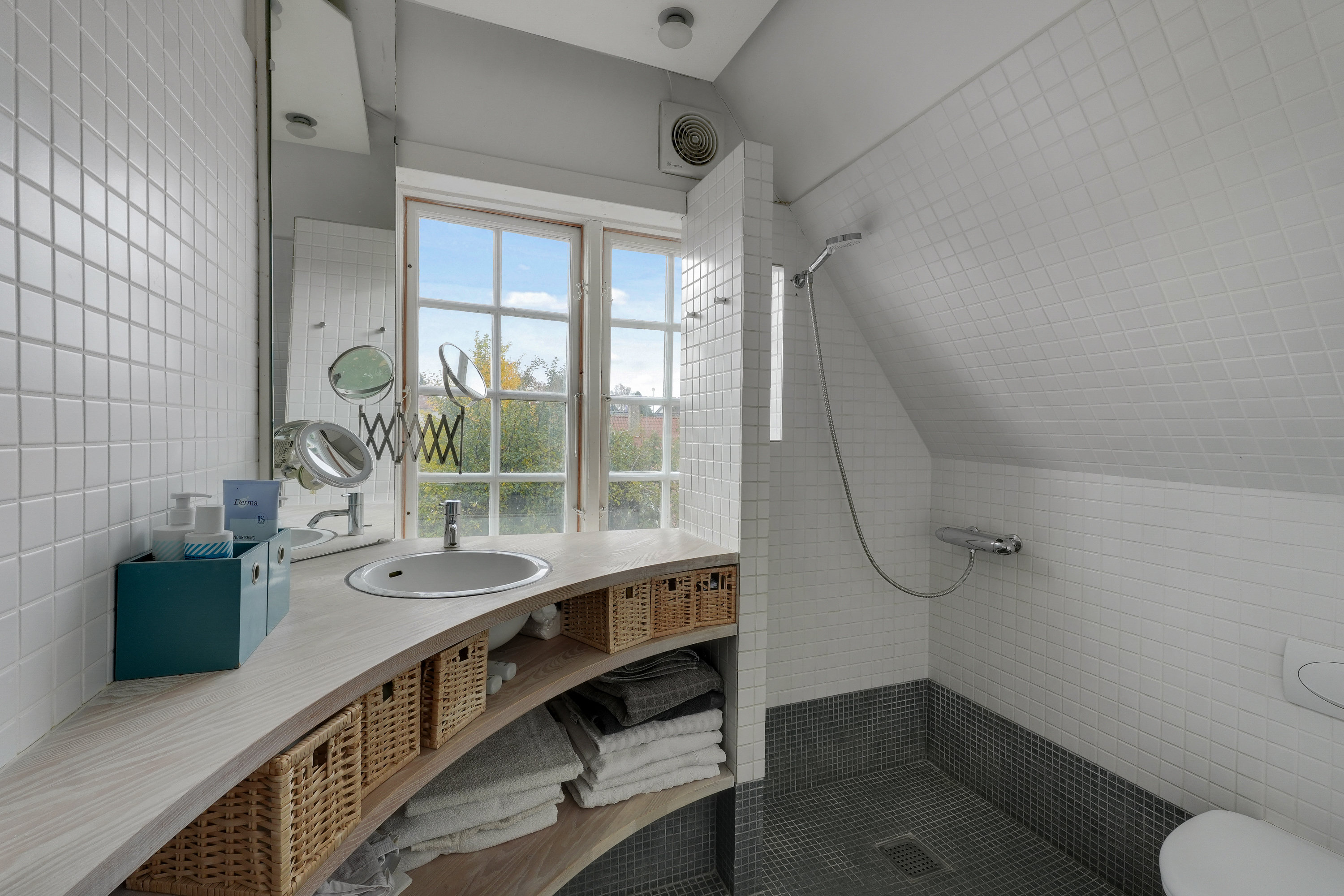 Fremhævet andet billede i fuldskærmstilstand. Billede af Thorsvej 5B, 3460 Birkerød