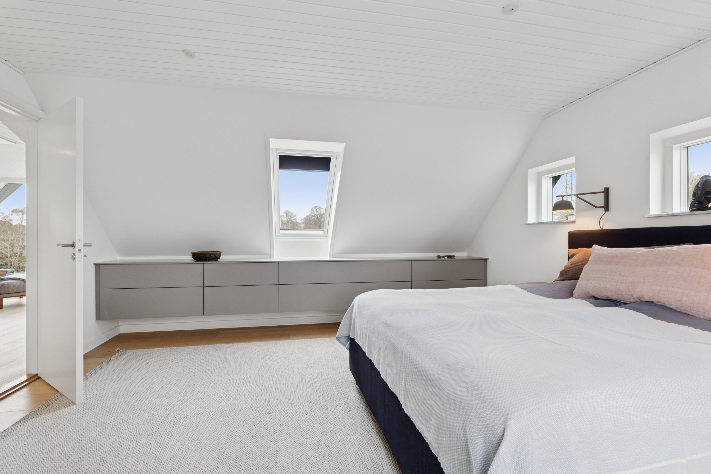 Fremhævet soveværelse billede i fuldskærmstilstand. Billede af Holmegårdsvang 10, 3400 Hillerød