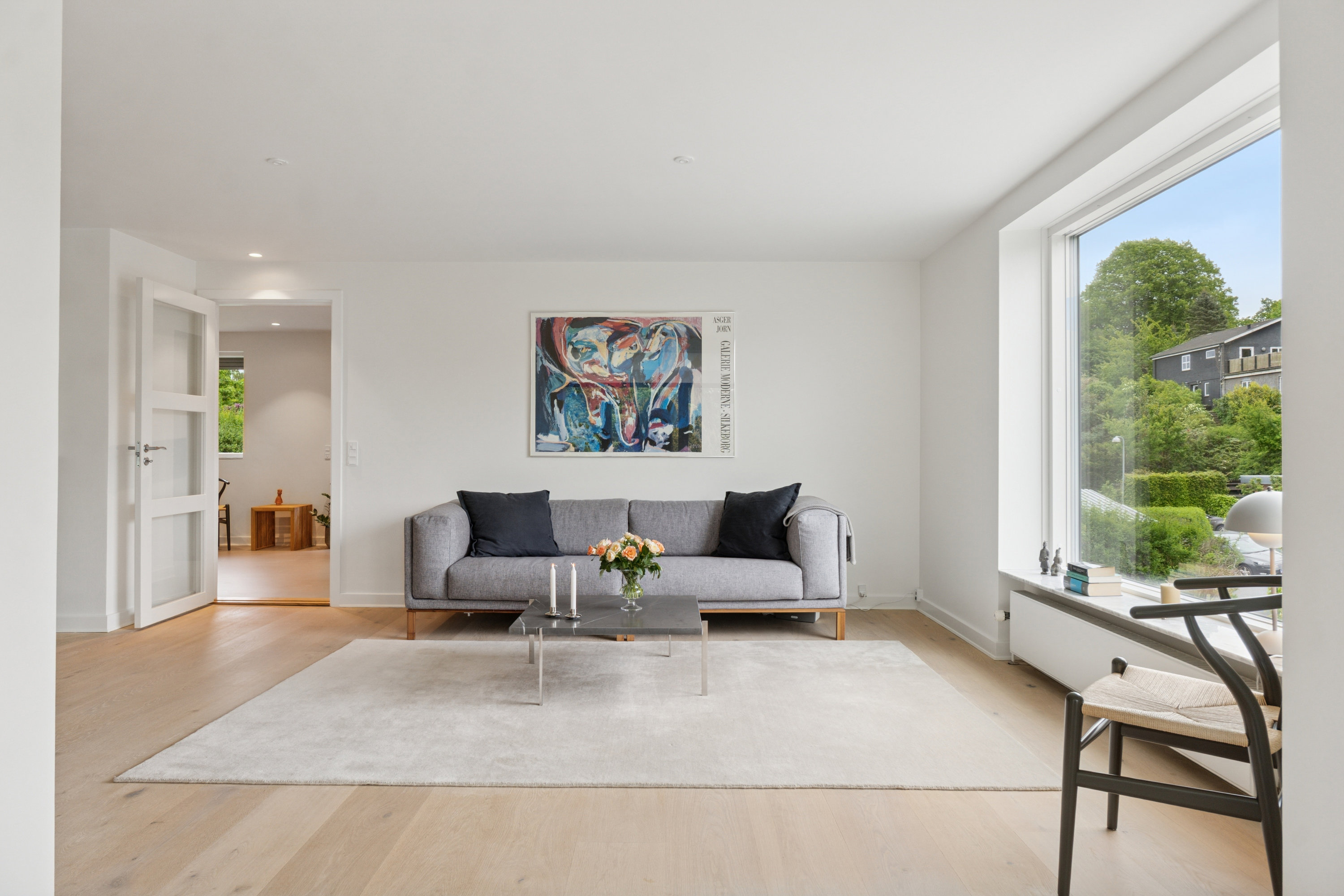 Fremhævet stue billede i fuldskærmstilstand. Billede af Holmegårdsvang 10, 3400 Hillerød