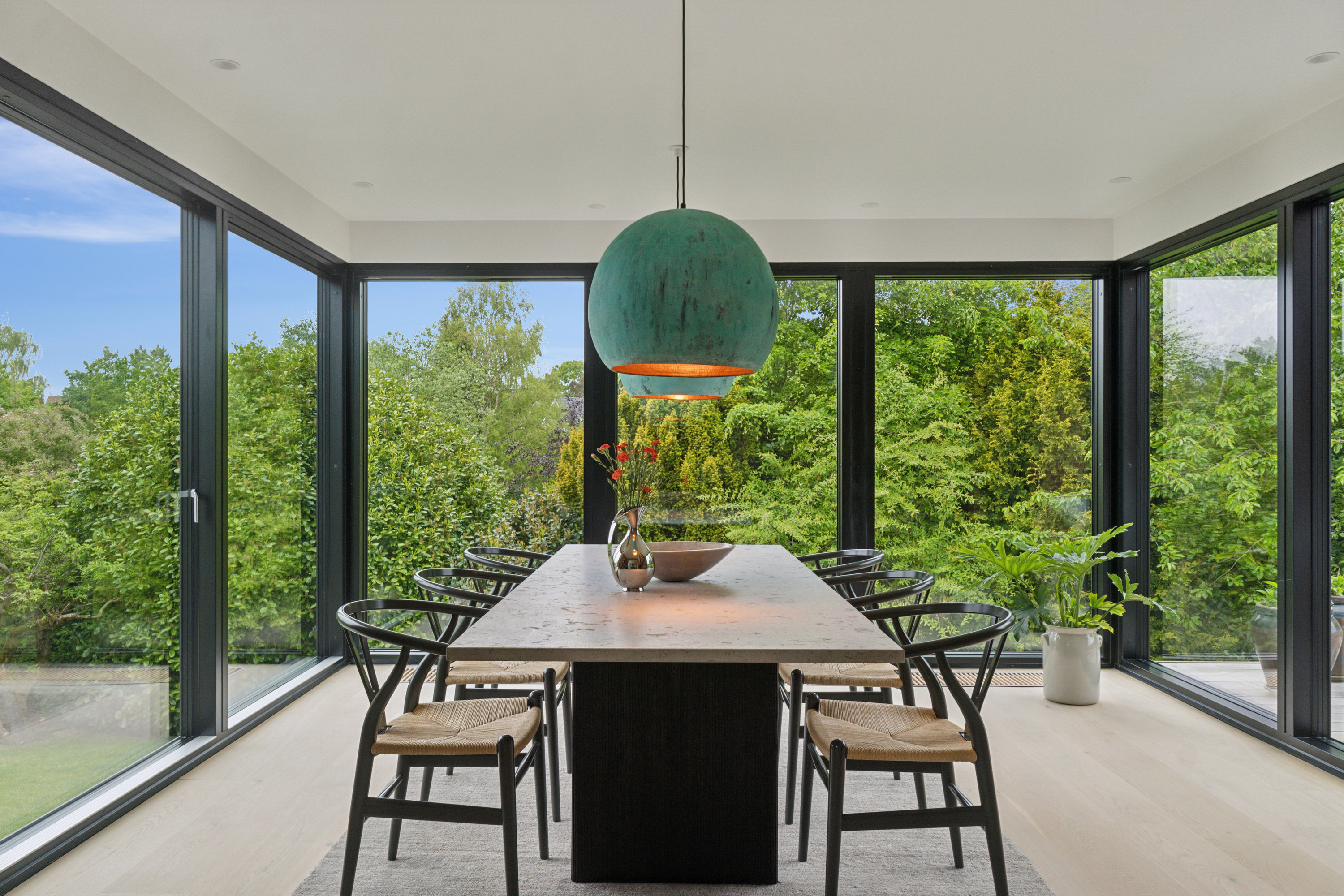 Fremhævet spisestue billede i fuldskærmstilstand. Billede af Holmegårdsvang 10, 3400 Hillerød