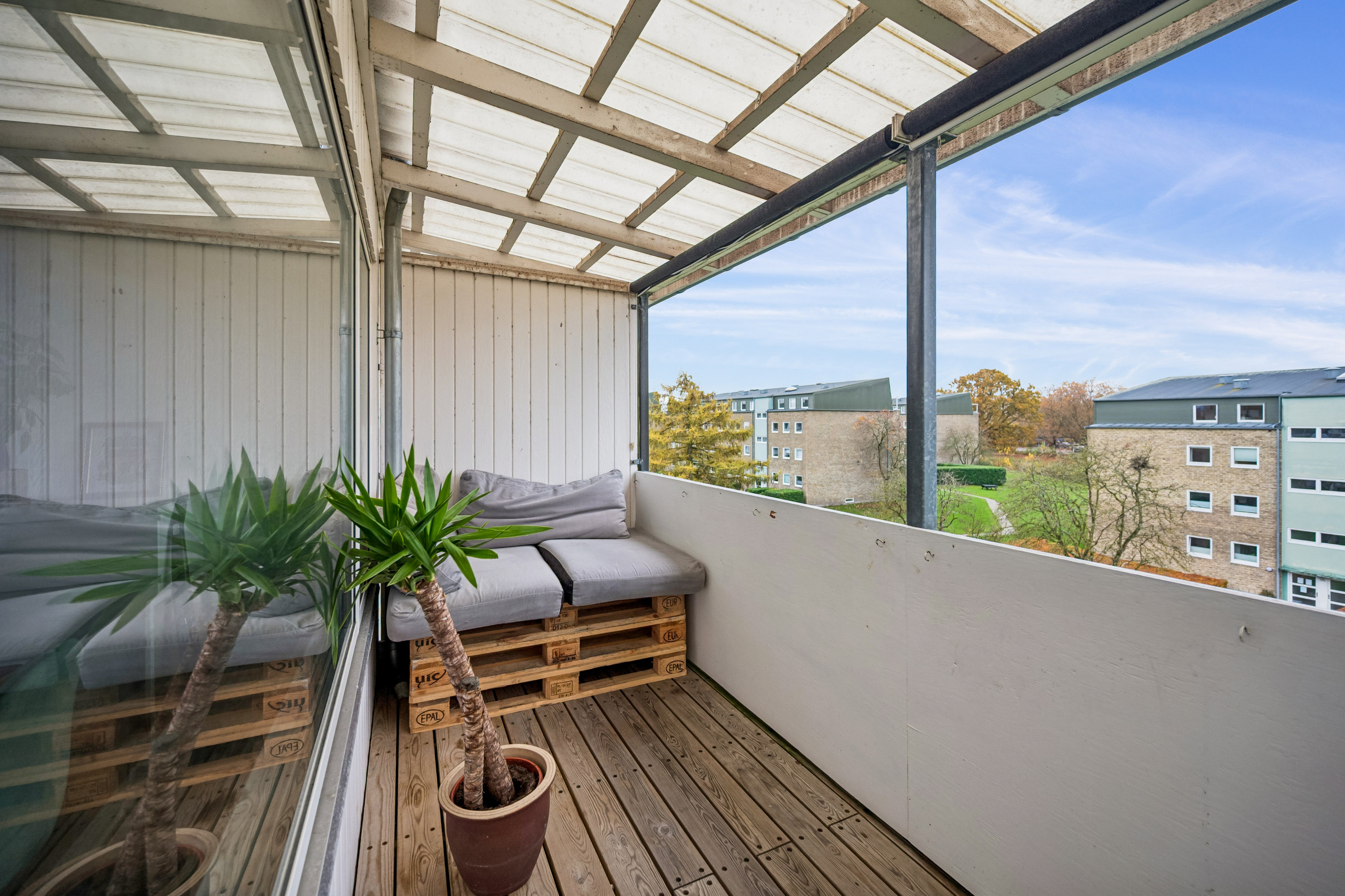 Fremhævet altan billede i fuldskærmstilstand. Billede af Cedervænget 25, 3. mf., 2830 Virum