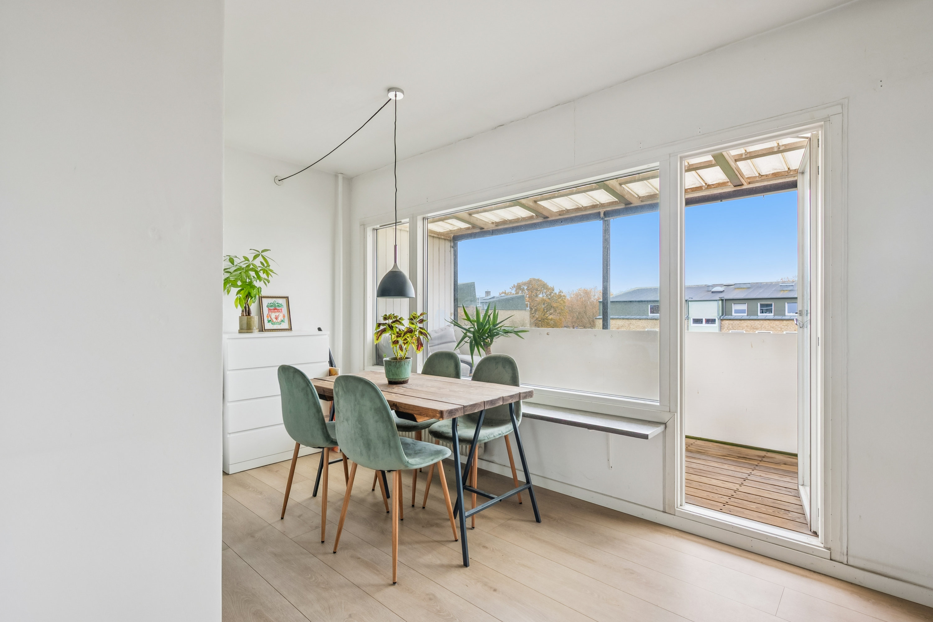 Fremhævet stue billede i fuldskærmstilstand. Billede af Cedervænget 25, 3. mf., 2830 Virum