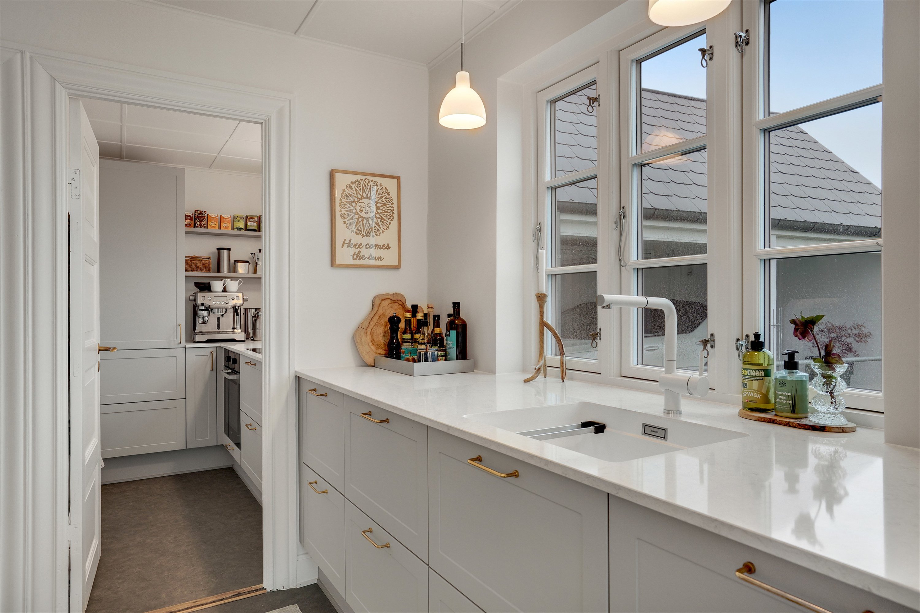 Fremhævet køkken billede i fuldskærmstilstand. Billede af De Lichtenbergs Vej 22, Nørup, 7182 Bredsten