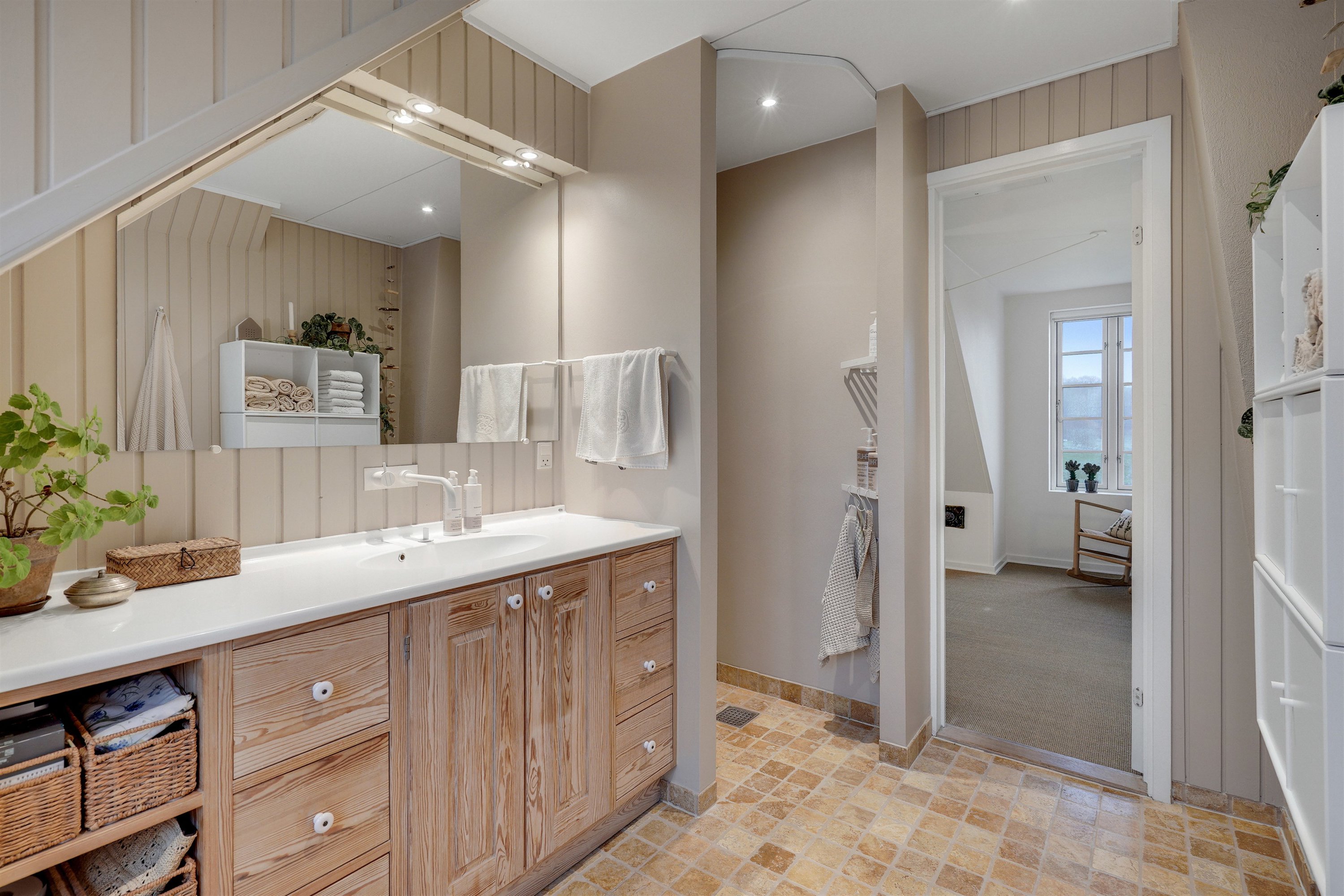 Fremhævet badeværelse billede i fuldskærmstilstand. Billede af De Lichtenbergs Vej 22, Nørup, 7182 Bredsten