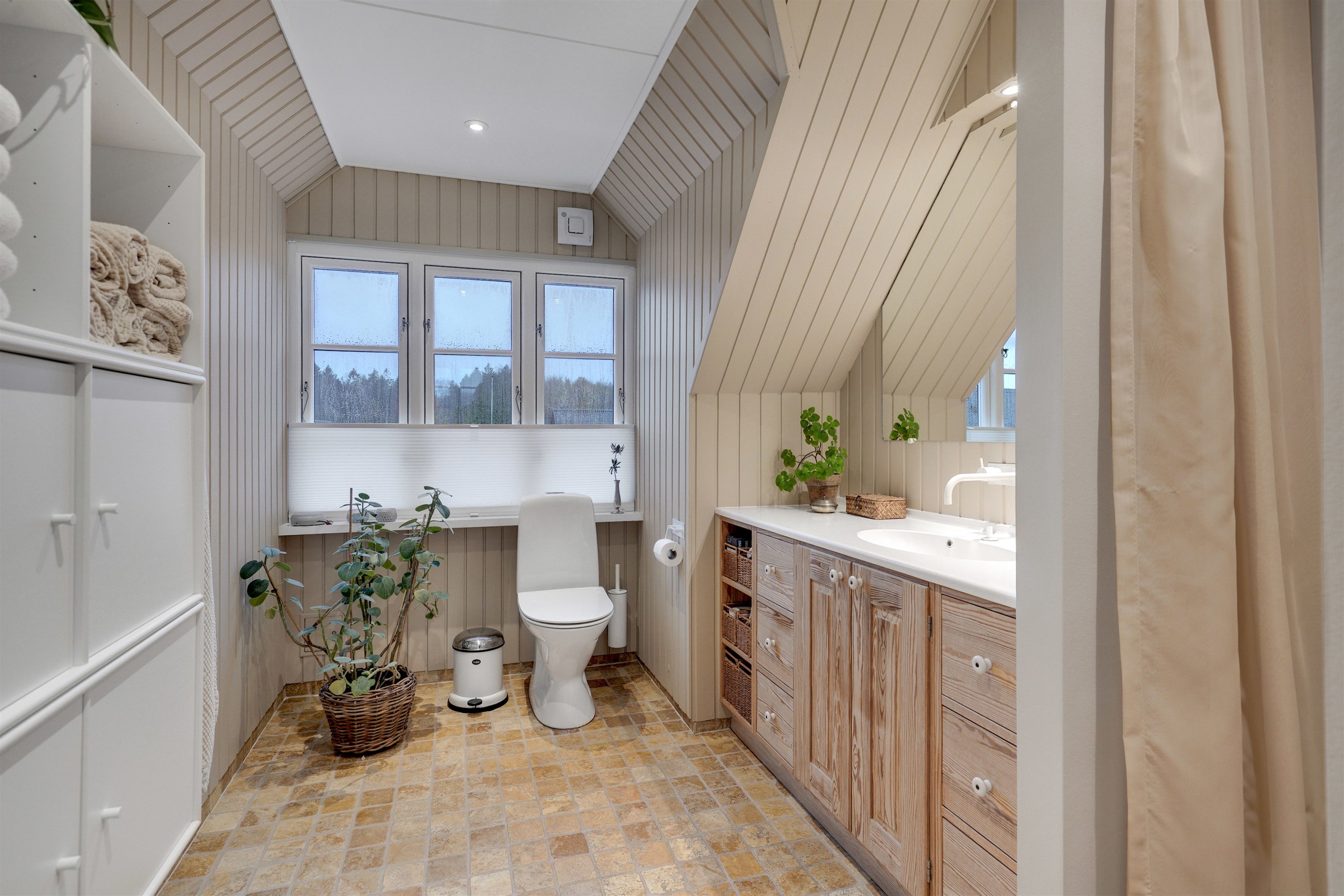 Fremhævet badeværelse billede i fuldskærmstilstand. Billede af De Lichtenbergs Vej 22, Nørup, 7182 Bredsten