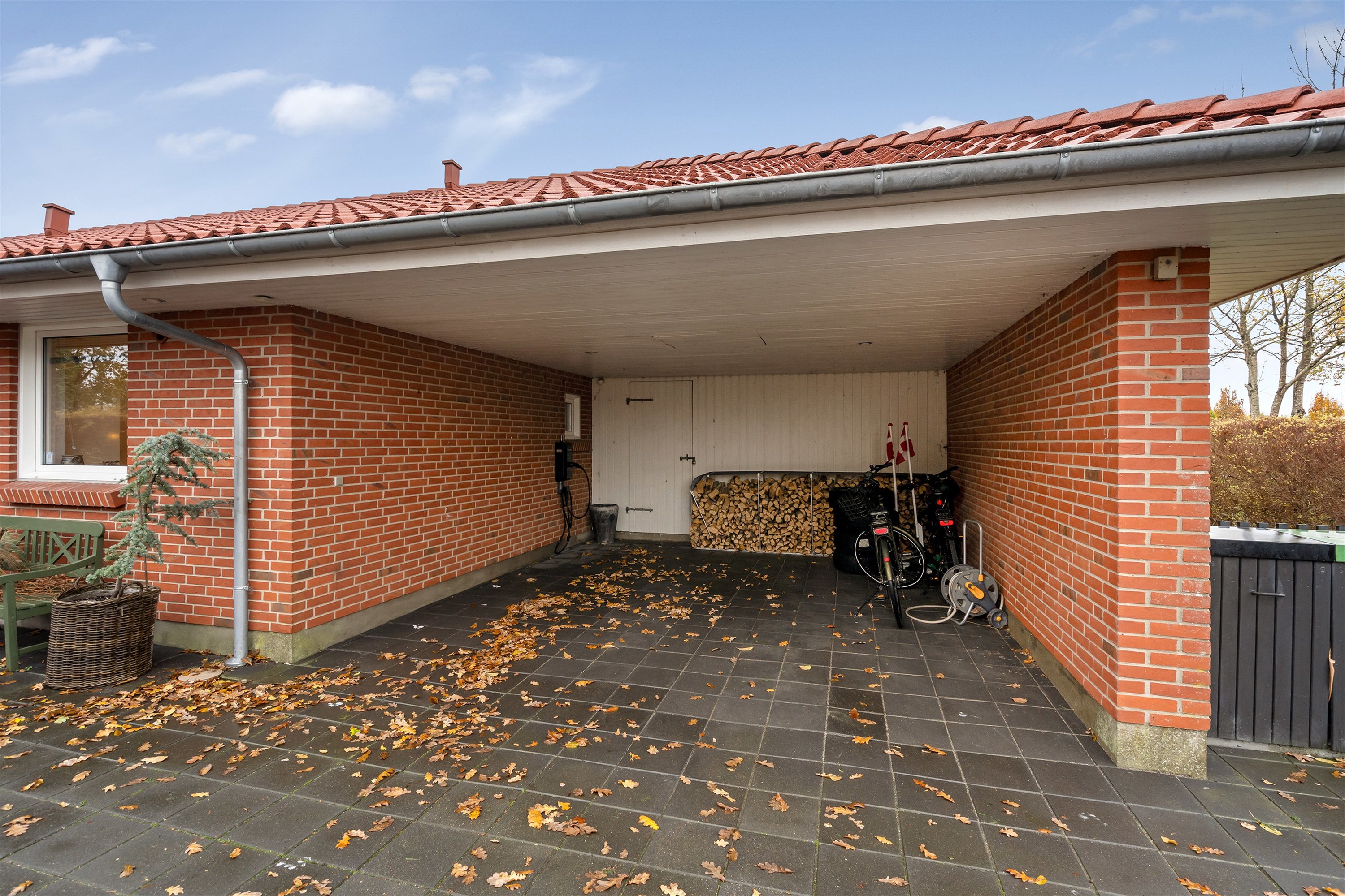 Fremhævet carport billede i fuldskærmstilstand. Billede af Markskellet 43, 7190 Billund