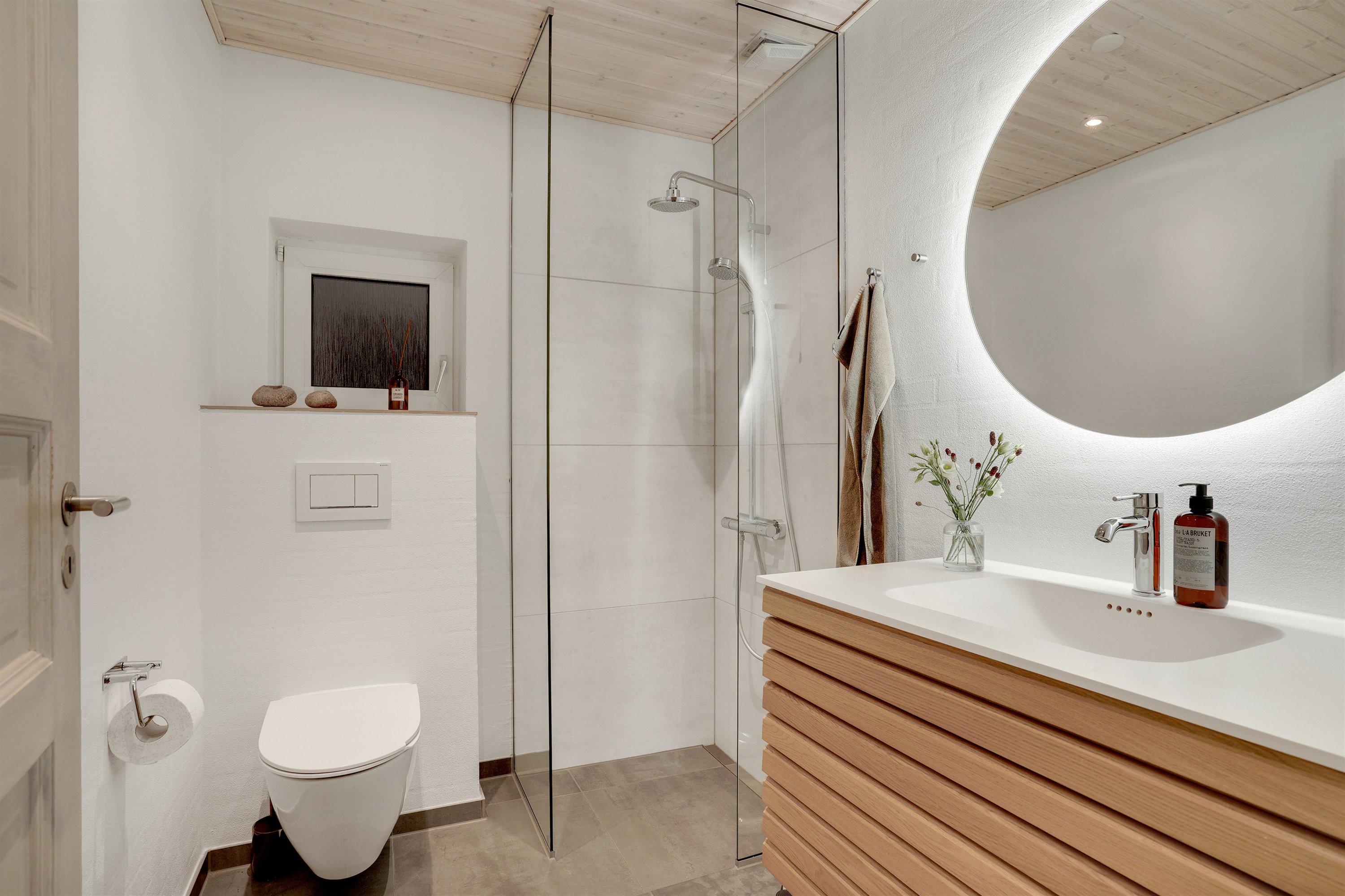 Fremhævet badeværelse billede i fuldskærmstilstand. Billede af Markskellet 43, 7190 Billund