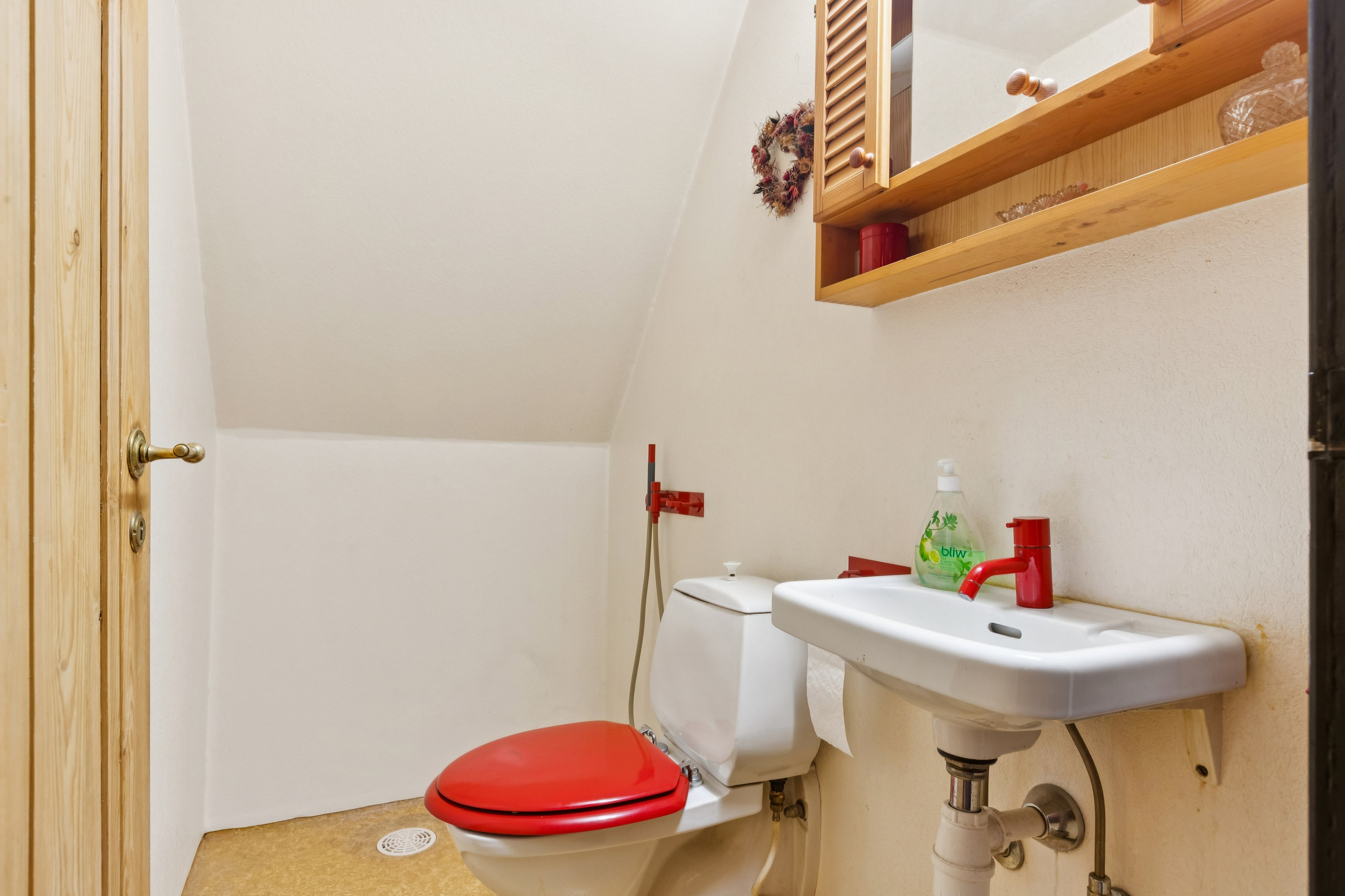 Fremhævet toilet billede i fuldskærmstilstand. Billede af Blegerstræde 3, 2791 Dragør