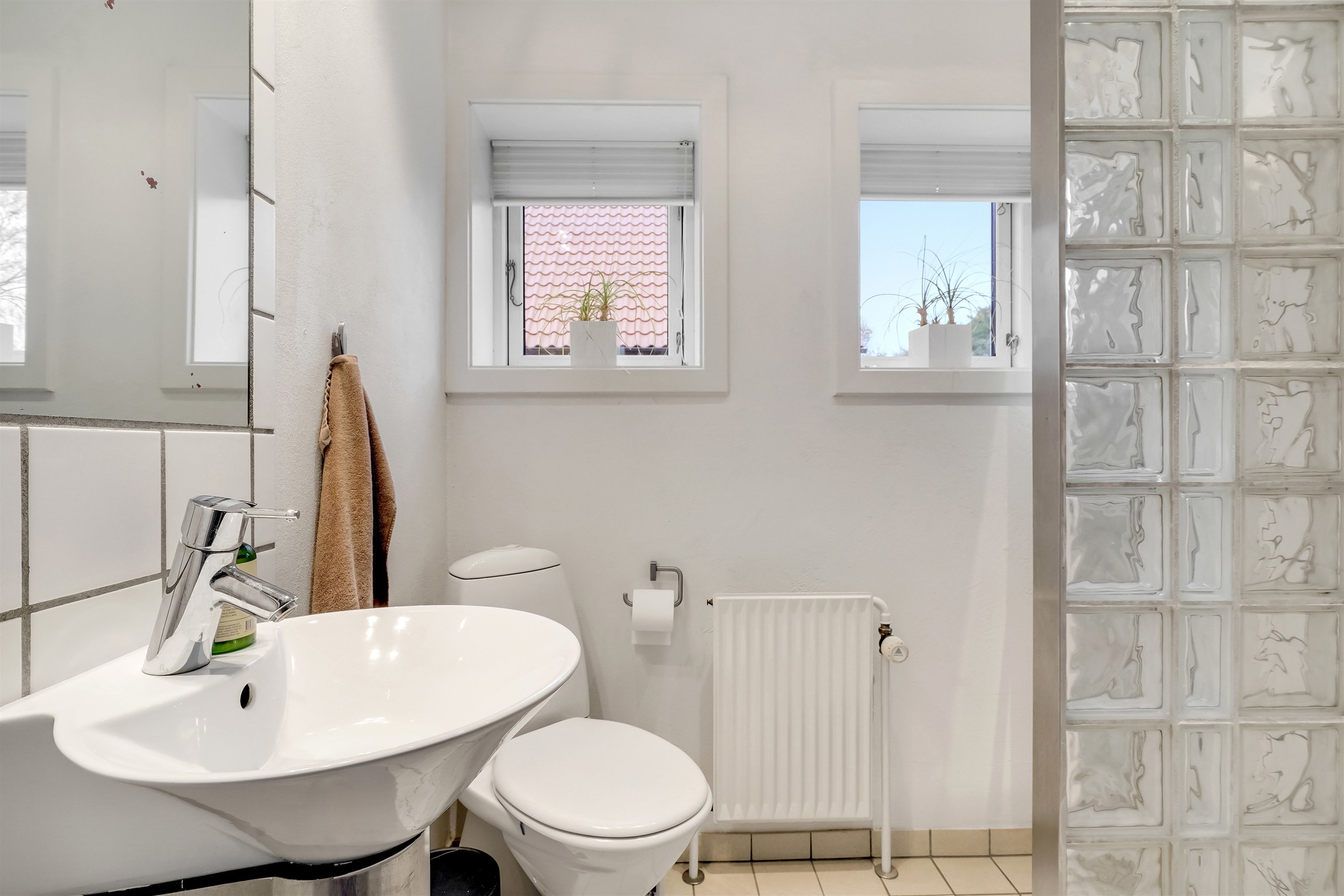 Fremhævet badeværelse billede i fuldskærmstilstand. Billede af Baldursgade 41, 6700 Esbjerg