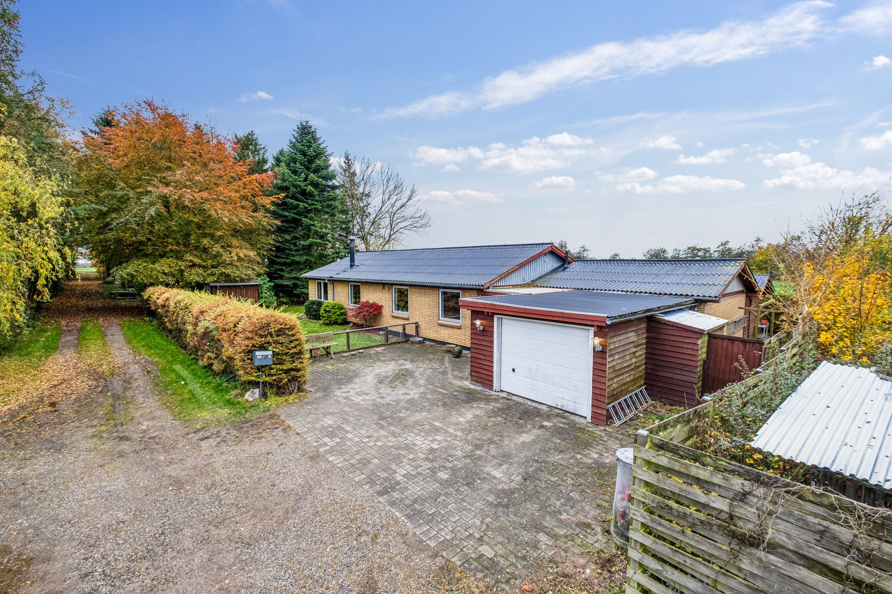 Fremhævet indkørsel billede i fuldskærmstilstand. Billede af Barrit Langgade 72, 7150 Barrit