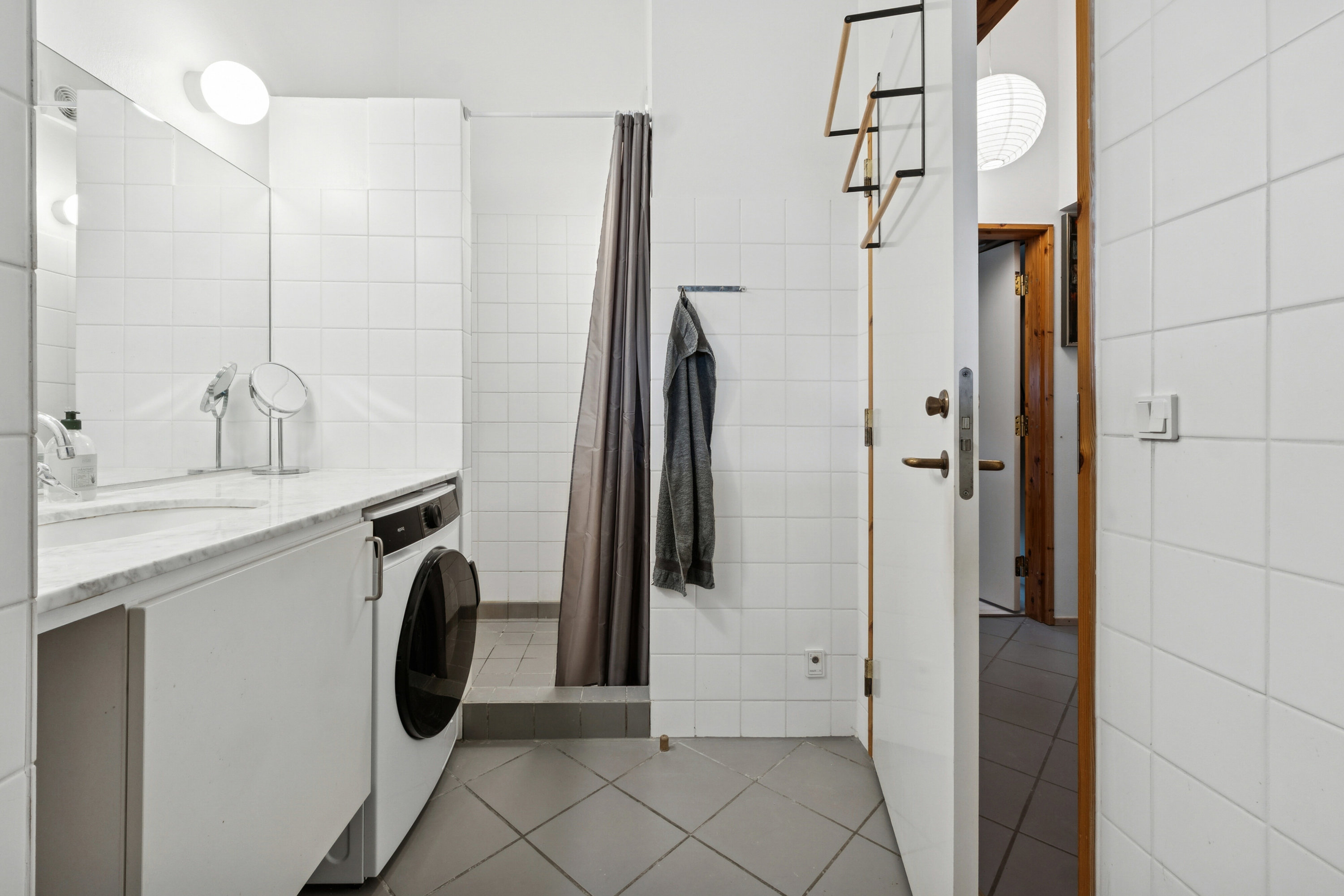 Fremhævet badeværelse billede i fuldskærmstilstand. Billede af Dianas Have 44, 2970 Hørsholm