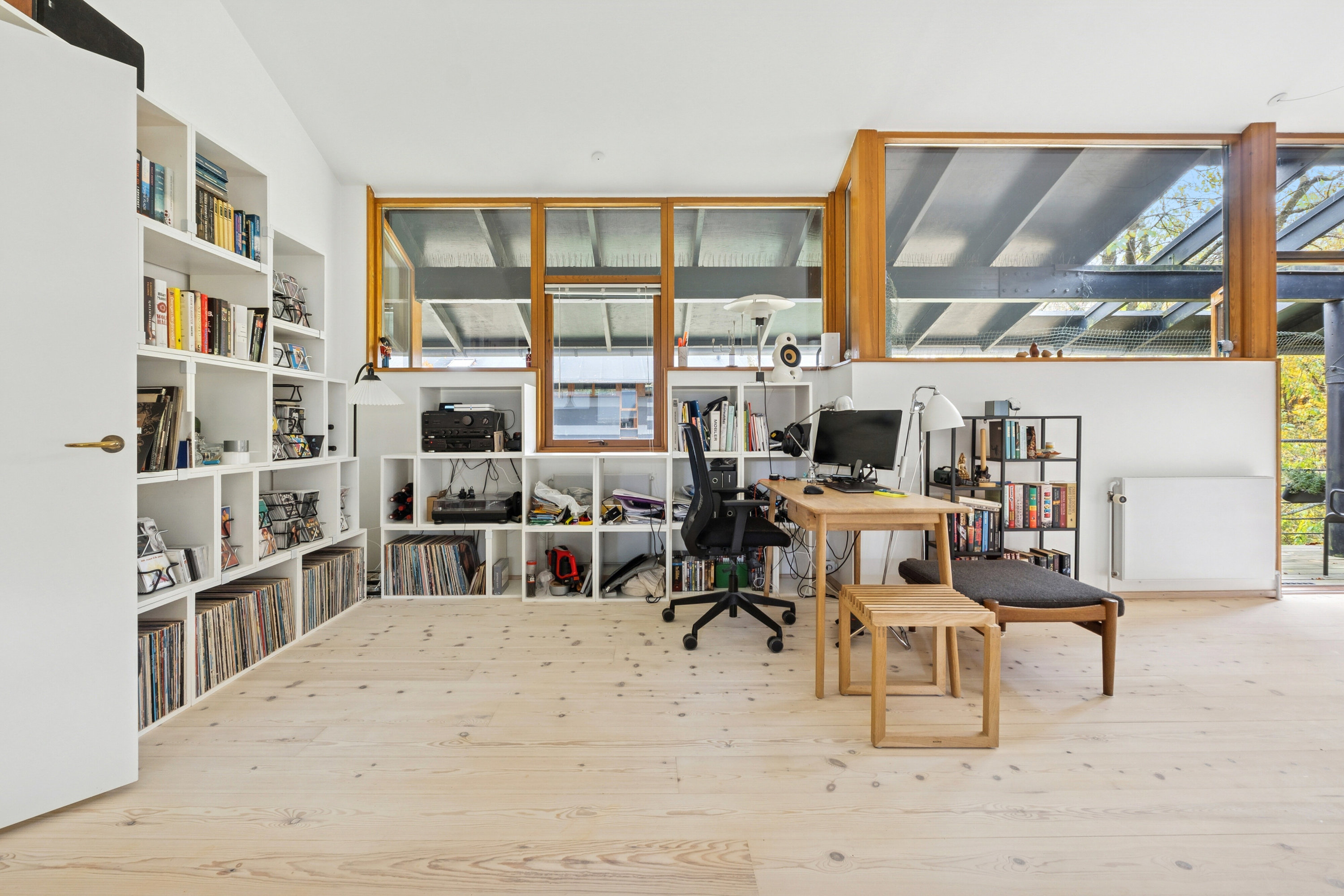 Fremhævet arbejdsværelse billede i fuldskærmstilstand. Billede af Dianas Have 44, 2970 Hørsholm