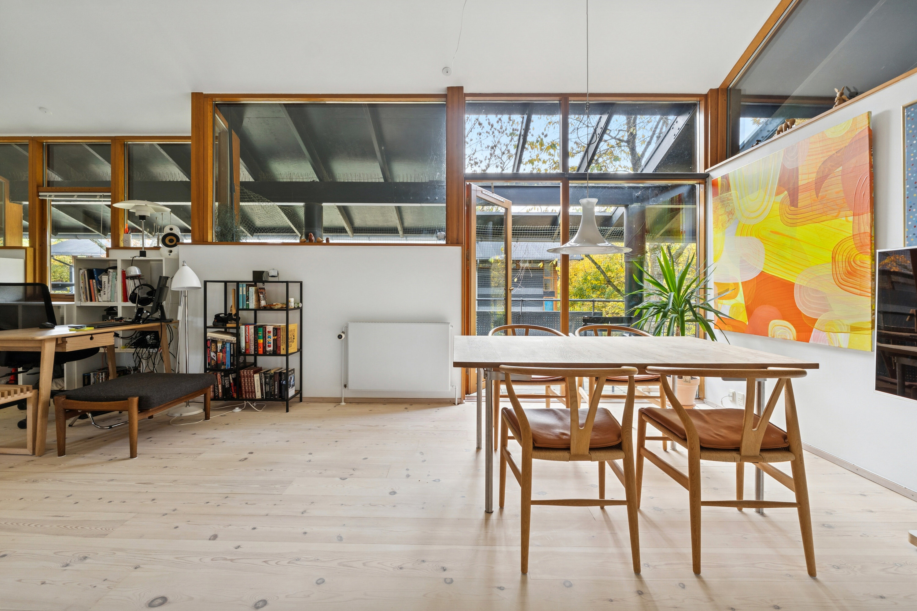 Fremhævet spisestue billede i fuldskærmstilstand. Billede af Dianas Have 44, 2970 Hørsholm