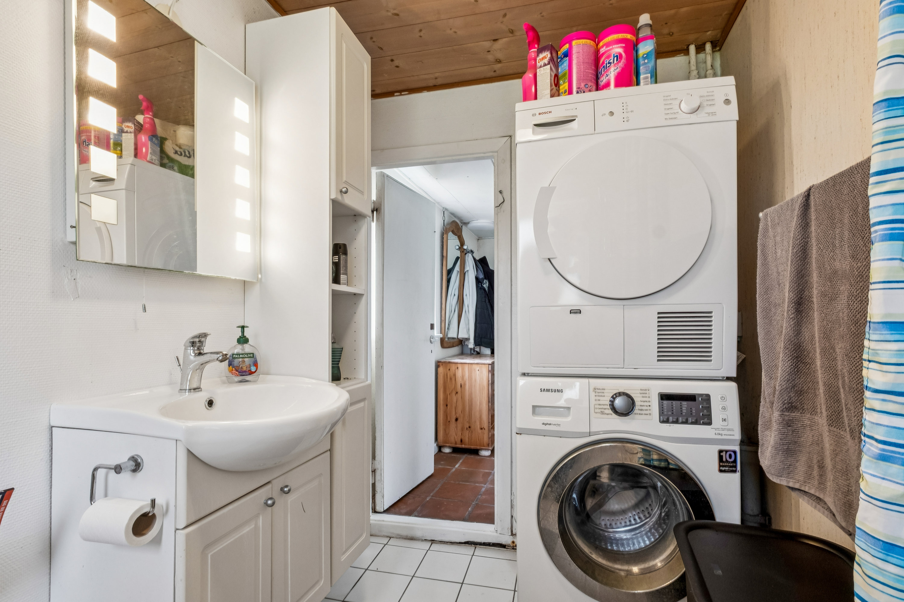 Fremhævet badeværelse billede i fuldskærmstilstand. Billede af Nedergårdsvej 17, Skjold, 7130 Juelsminde