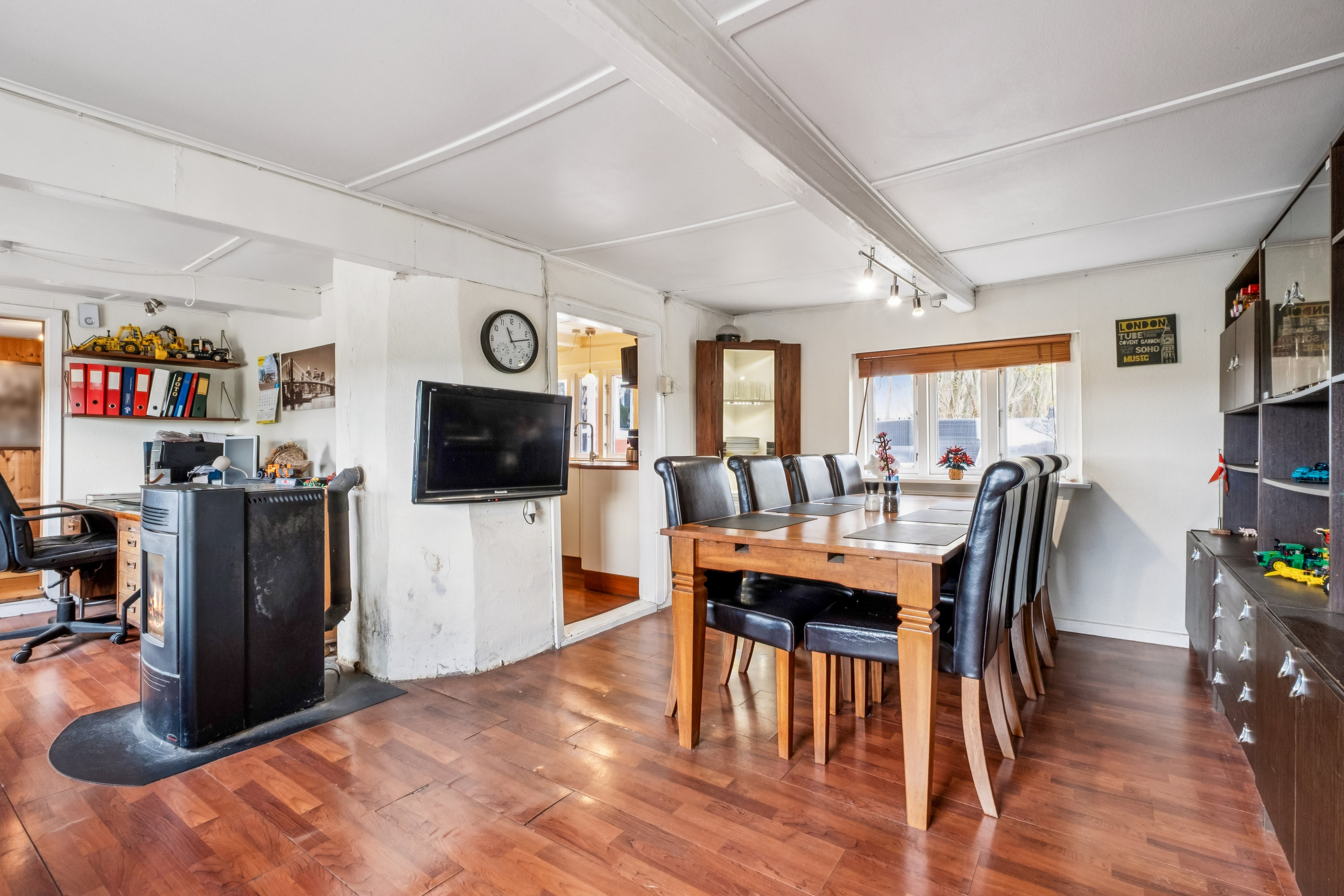 Fremhævet stue billede i fuldskærmstilstand. Billede af Nedergårdsvej 17, Skjold, 7130 Juelsminde