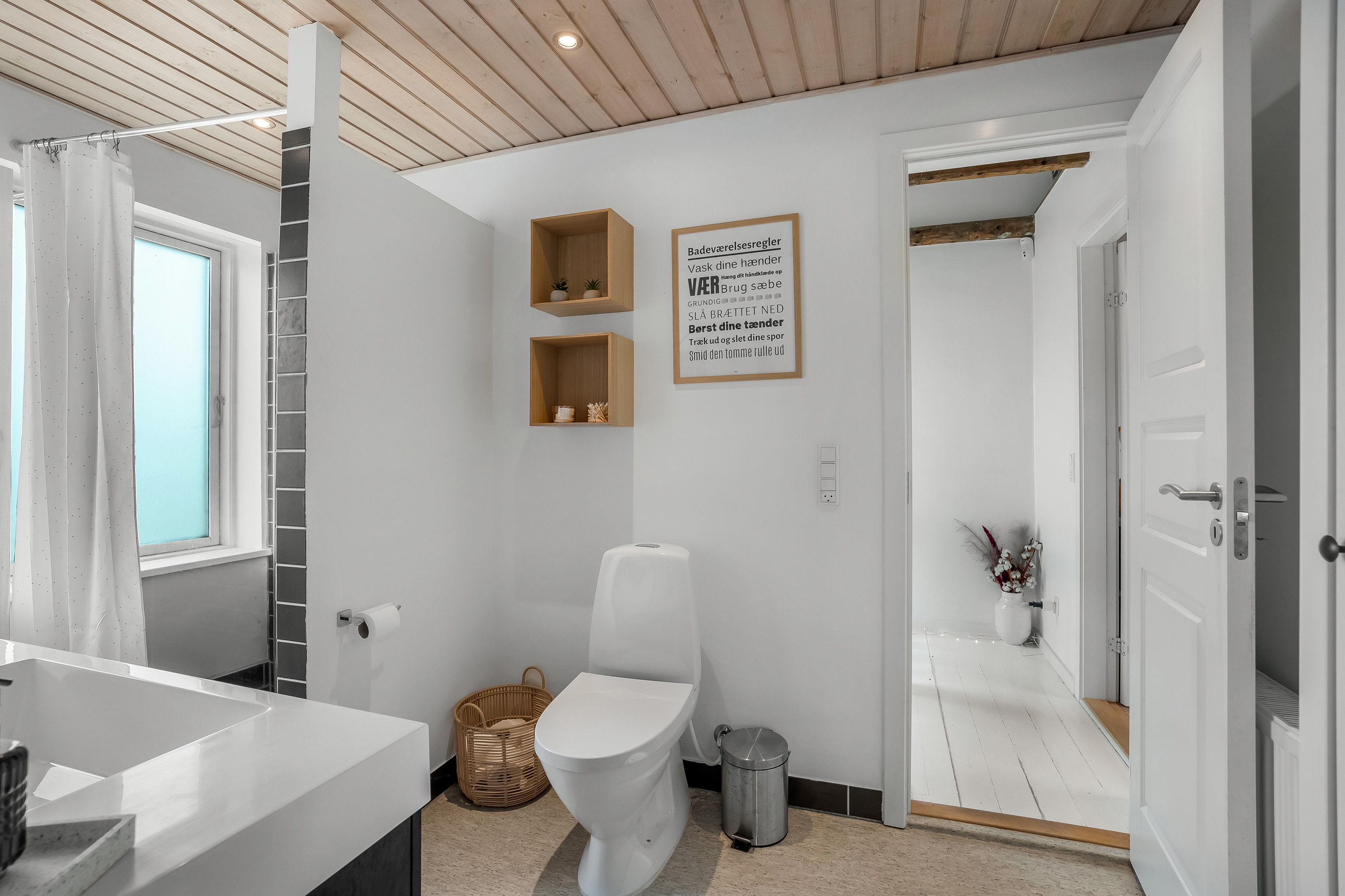 Fremhævet badeværelse billede i fuldskærmstilstand. Billede af Skandsen 68, 4900 Nakskov