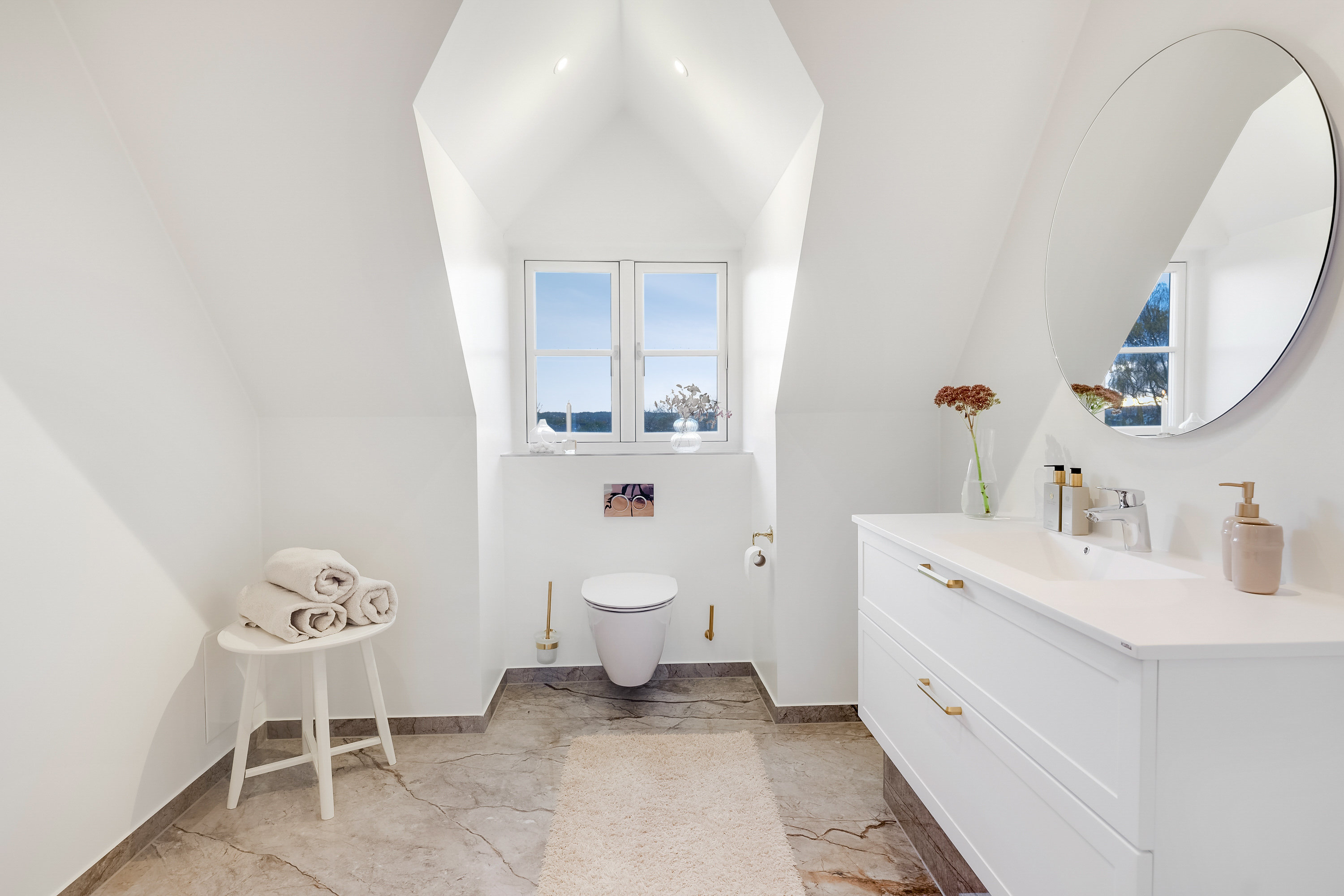 Fremhævet badeværelse billede i fuldskærmstilstand. Billede af Dådyrbakken 96, 5500 Middelfart