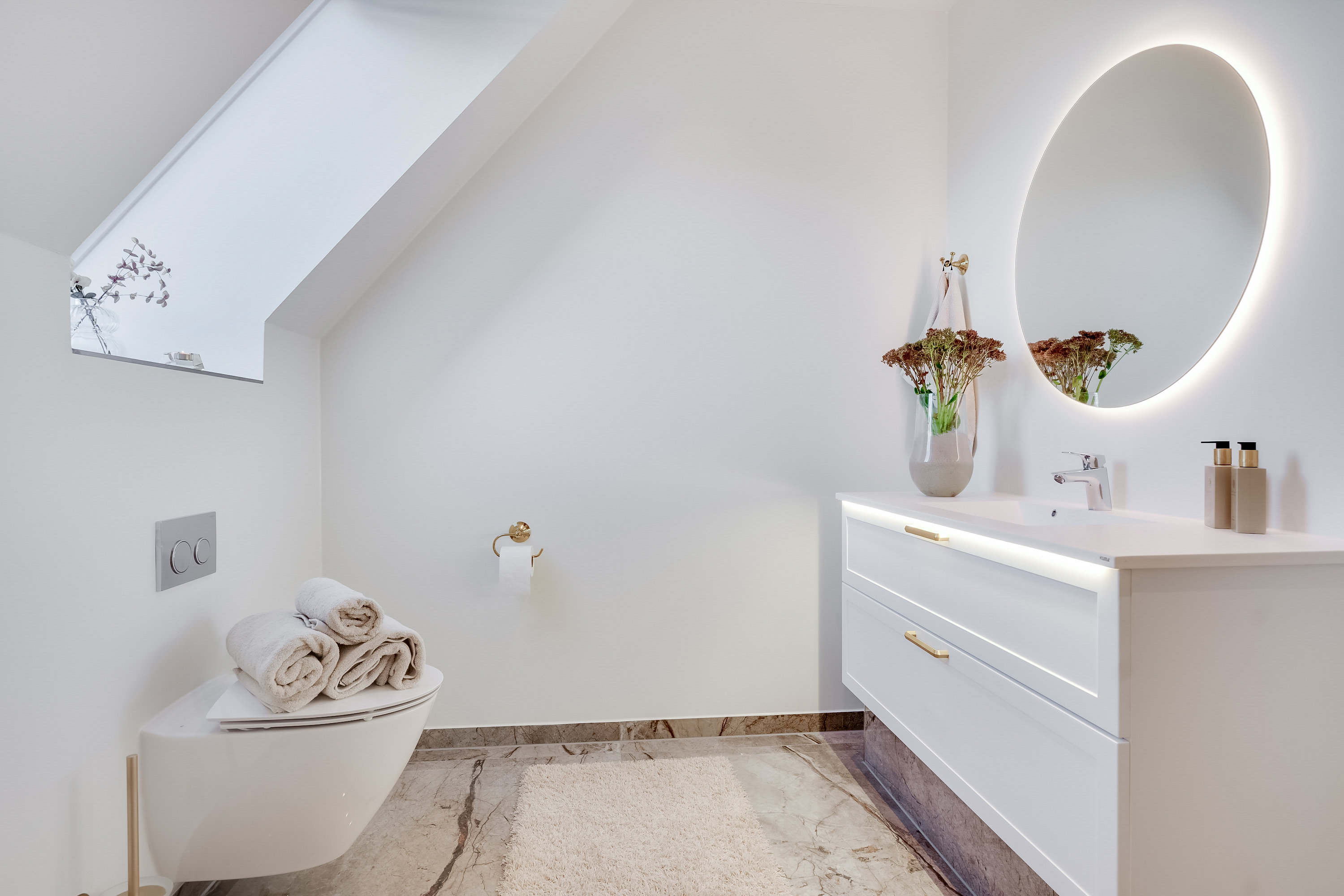 Fremhævet badeværelse billede i fuldskærmstilstand. Billede af Dådyrbakken 96, 5500 Middelfart