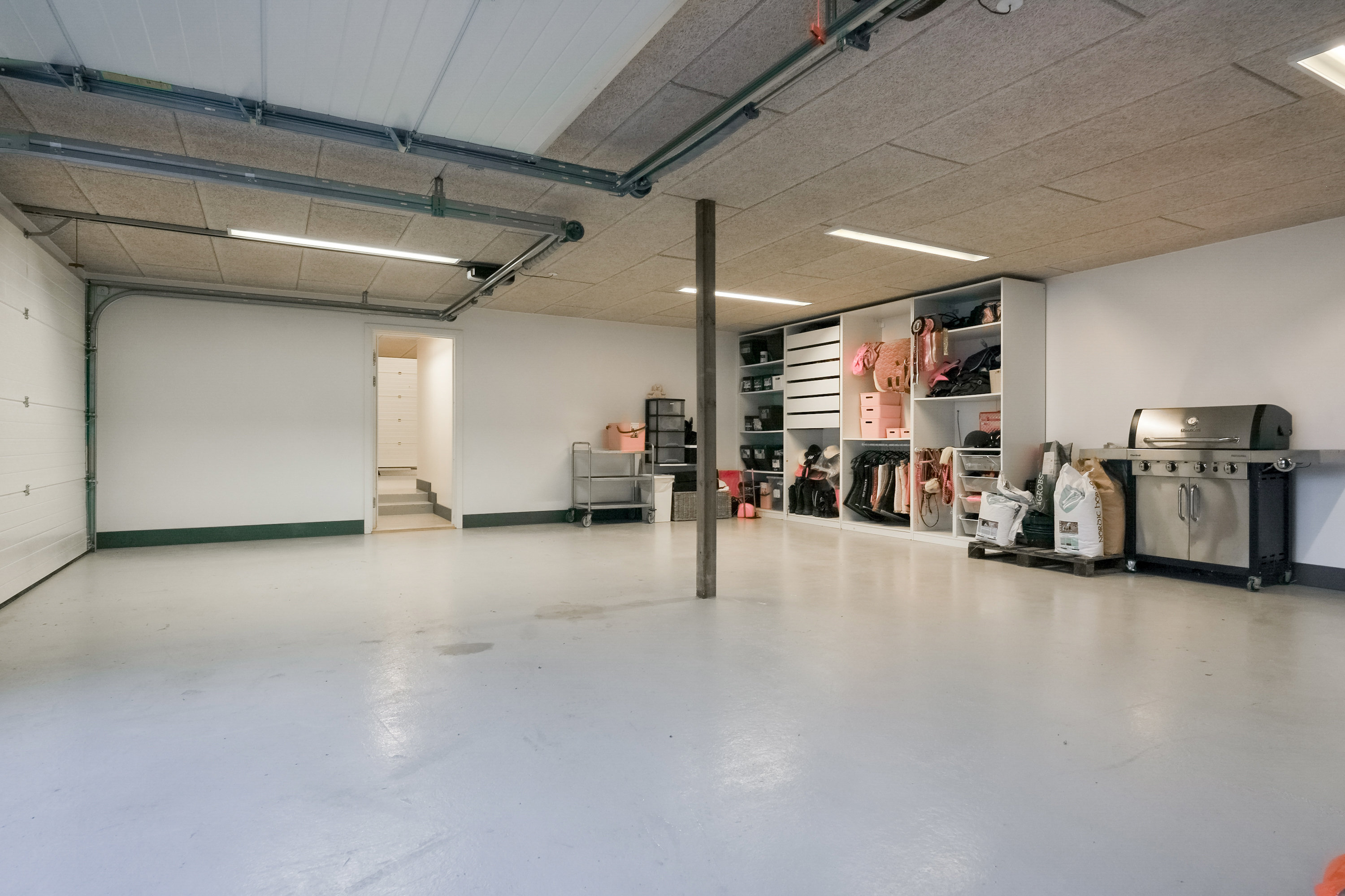 Fremhævet garage billede i fuldskærmstilstand. Billede af Dådyrbakken 96, 5500 Middelfart