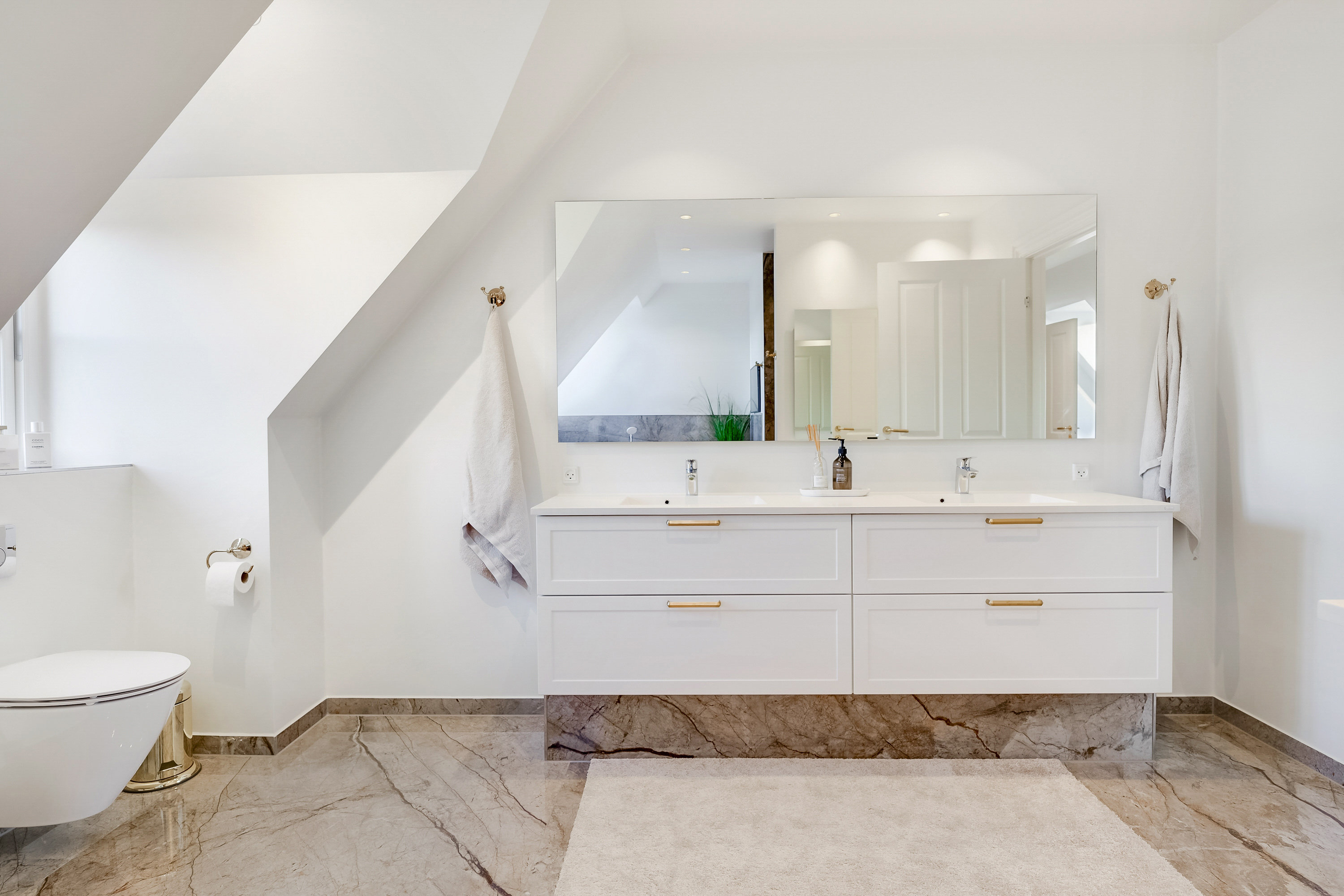 Fremhævet badeværelse billede i fuldskærmstilstand. Billede af Dådyrbakken 96, 5500 Middelfart