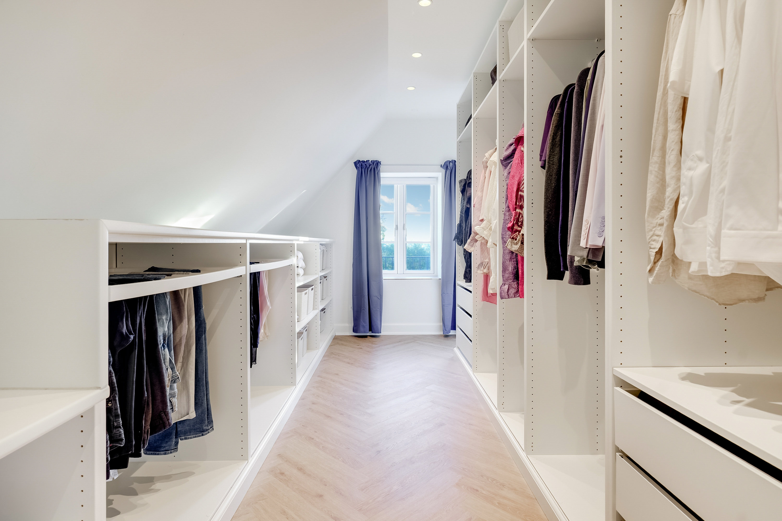 Fremhævet soveværelse billede i fuldskærmstilstand. Billede af Dådyrbakken 96, 5500 Middelfart