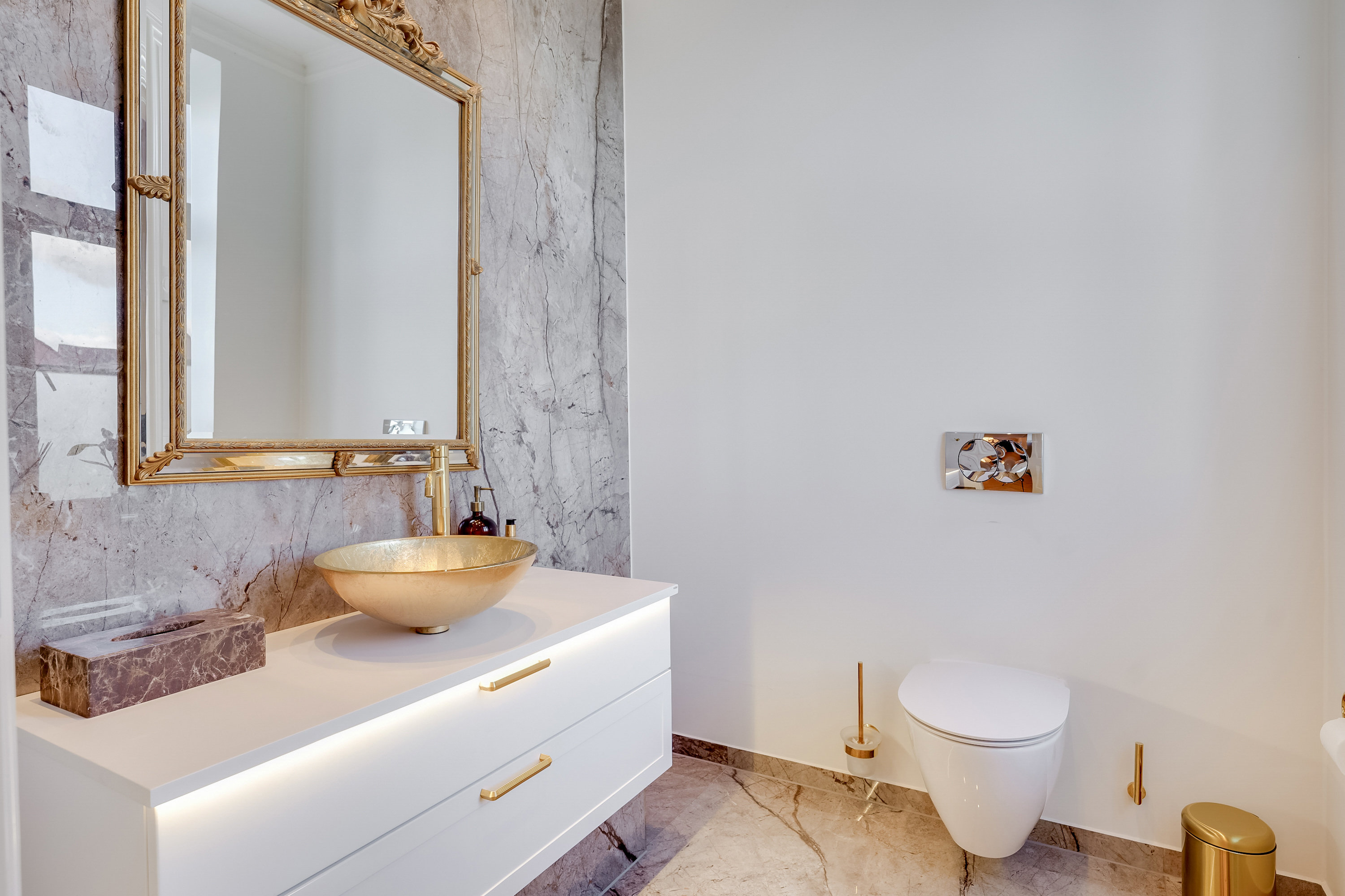 Fremhævet gæstetoilet billede i fuldskærmstilstand. Billede af Dådyrbakken 96, 5500 Middelfart