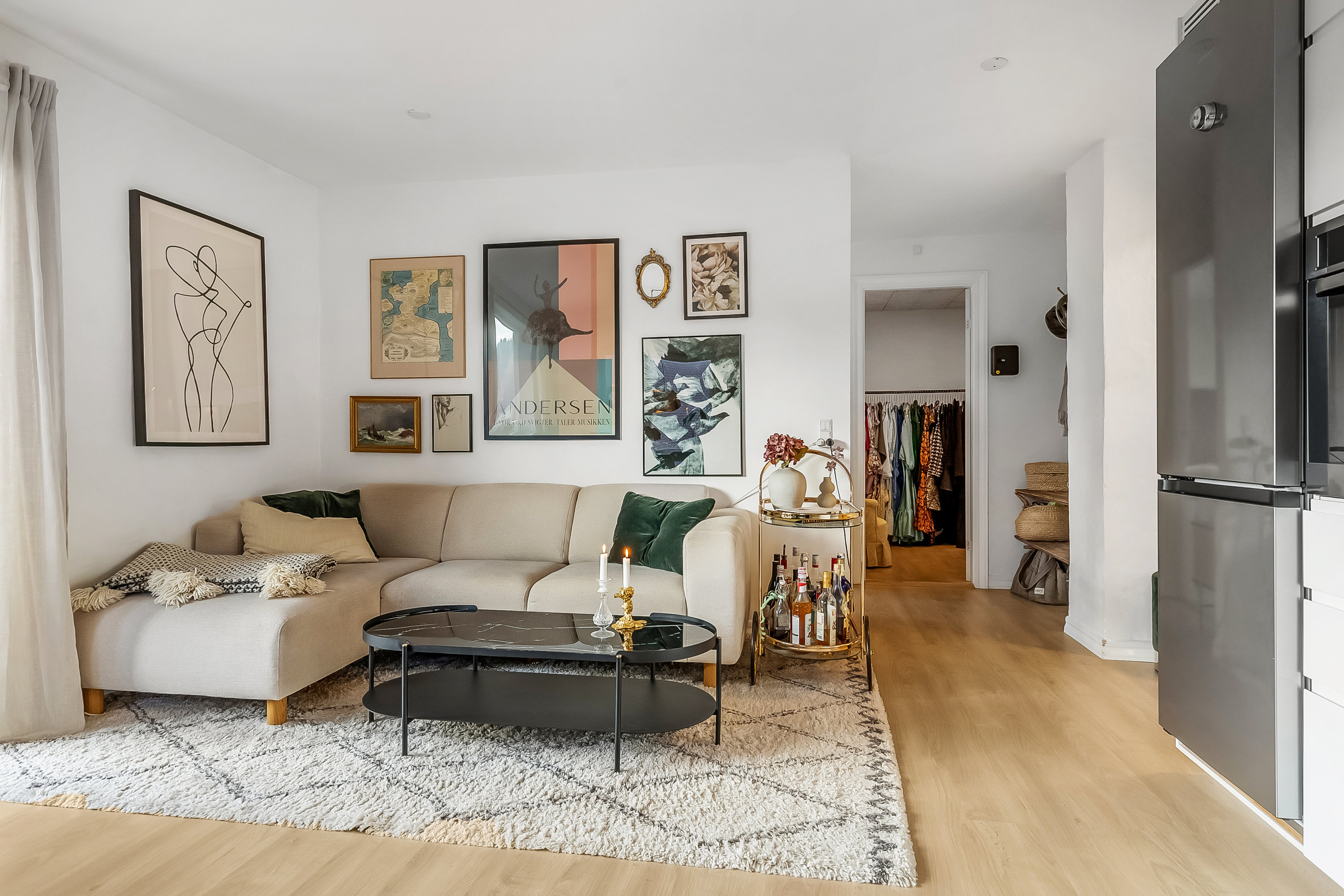 Fremhævet stue billede i fuldskærmstilstand. Billede af Hostrupsvej 1, st.., 7100 Vejle