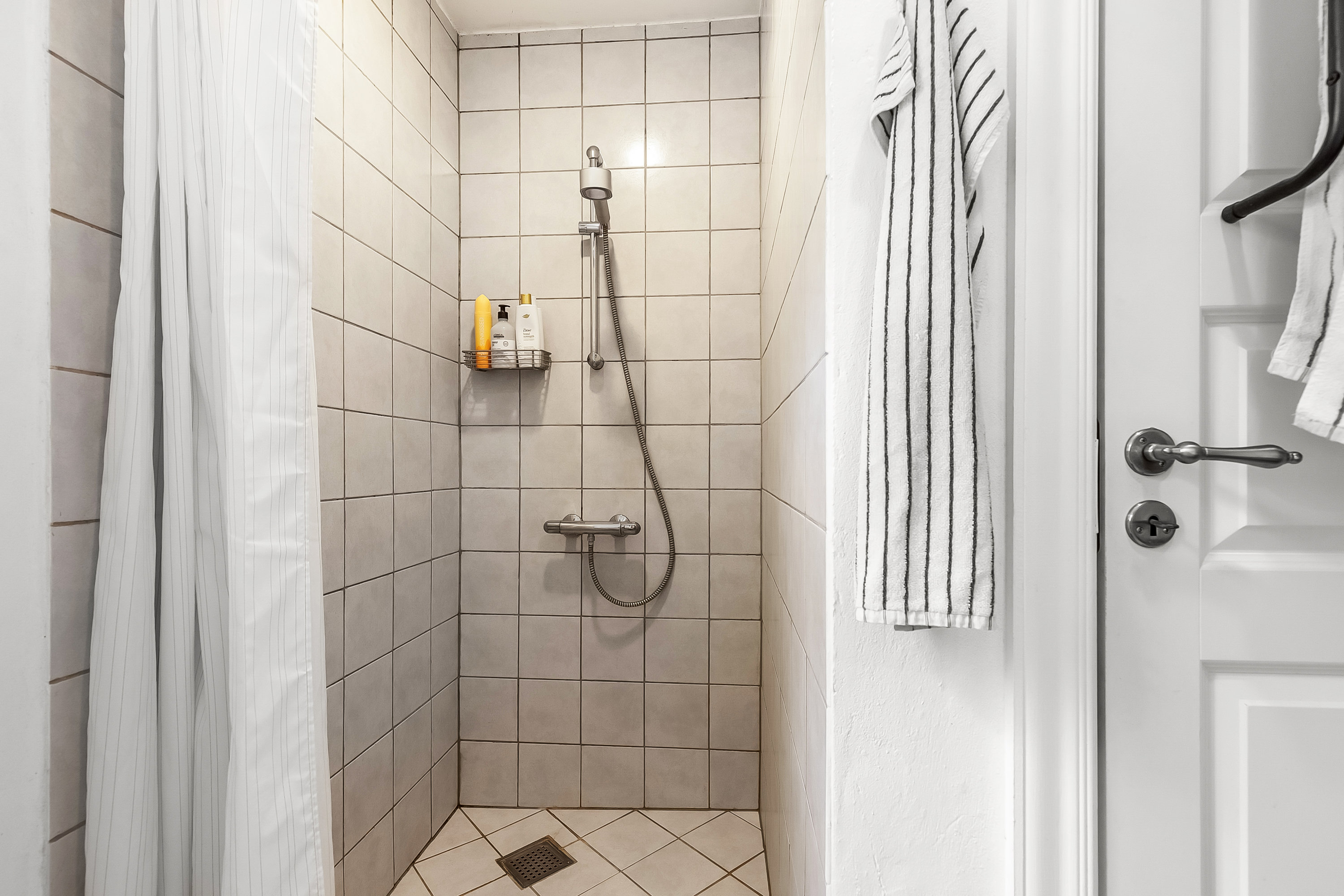 Fremhævet badeværelse billede i fuldskærmstilstand. Billede af Hostrupsvej 1, st.., 7100 Vejle